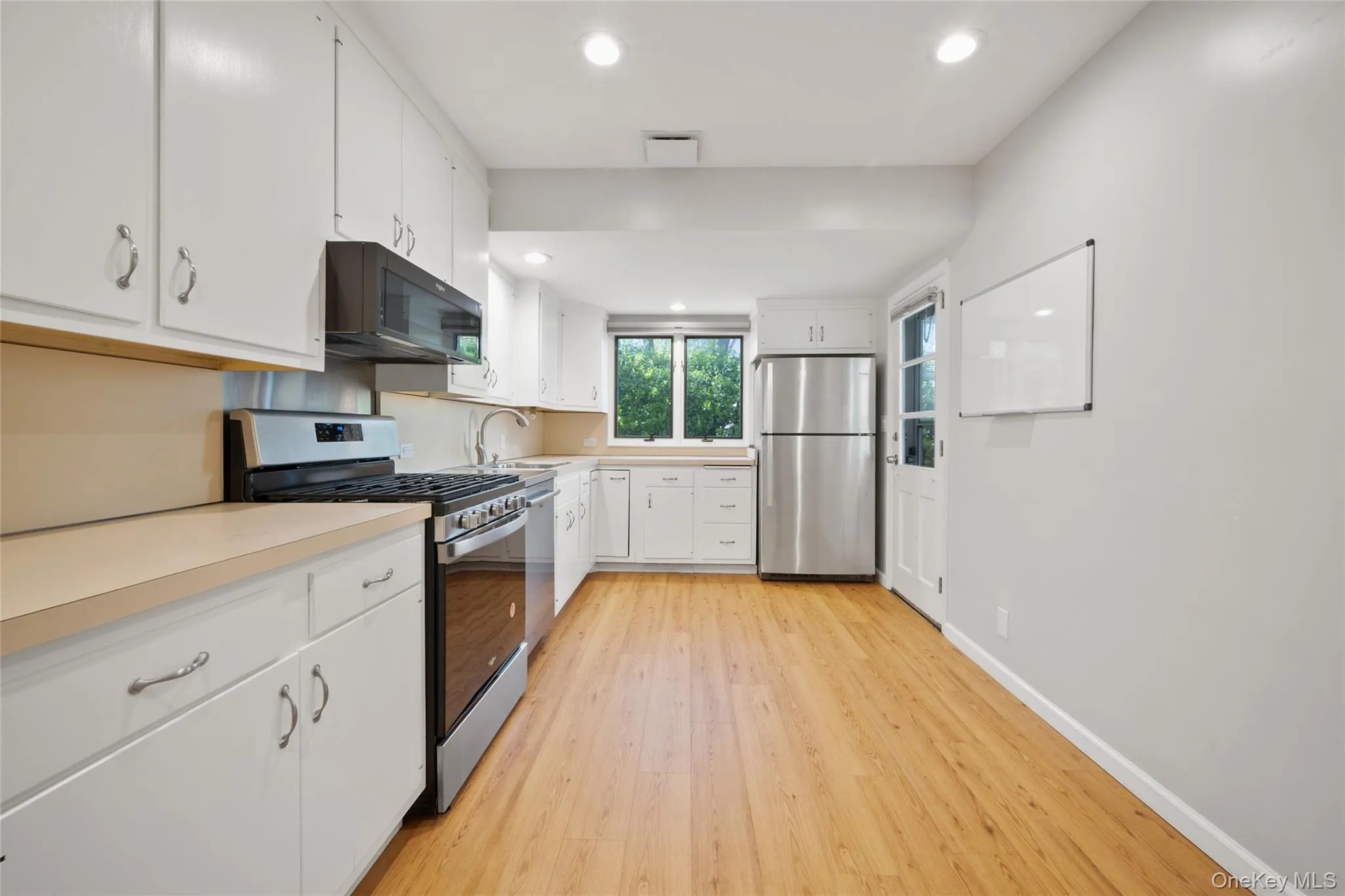 6 Wildway, Yonkers, NY, 4 Bedrooms Bedrooms, 8 Rooms Rooms,2 BathroomsBathrooms,Residential Lease,For Rent,Wildway,0,983514 6 Wildway, Yonkers, NY, 4 Bedrooms Bedrooms, 8 Rooms Rooms,2 BathroomsBathrooms,Residential Lease,For Rent,Wildway,0,983514