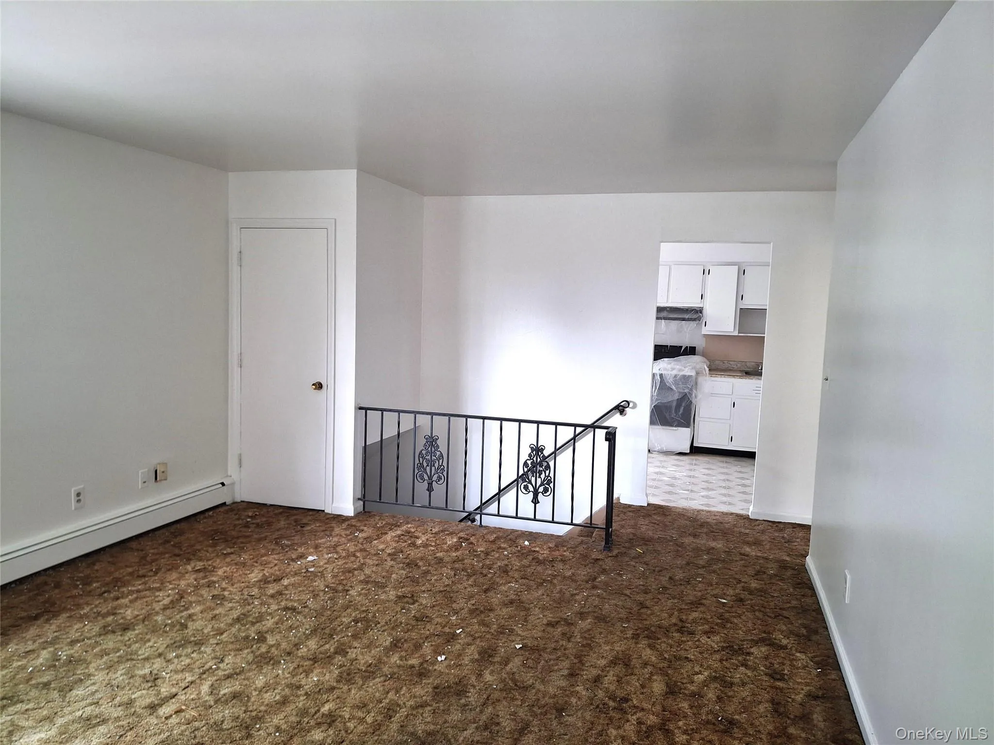 Spacious Livingroom with carpet Spacious Livingroom with carpet