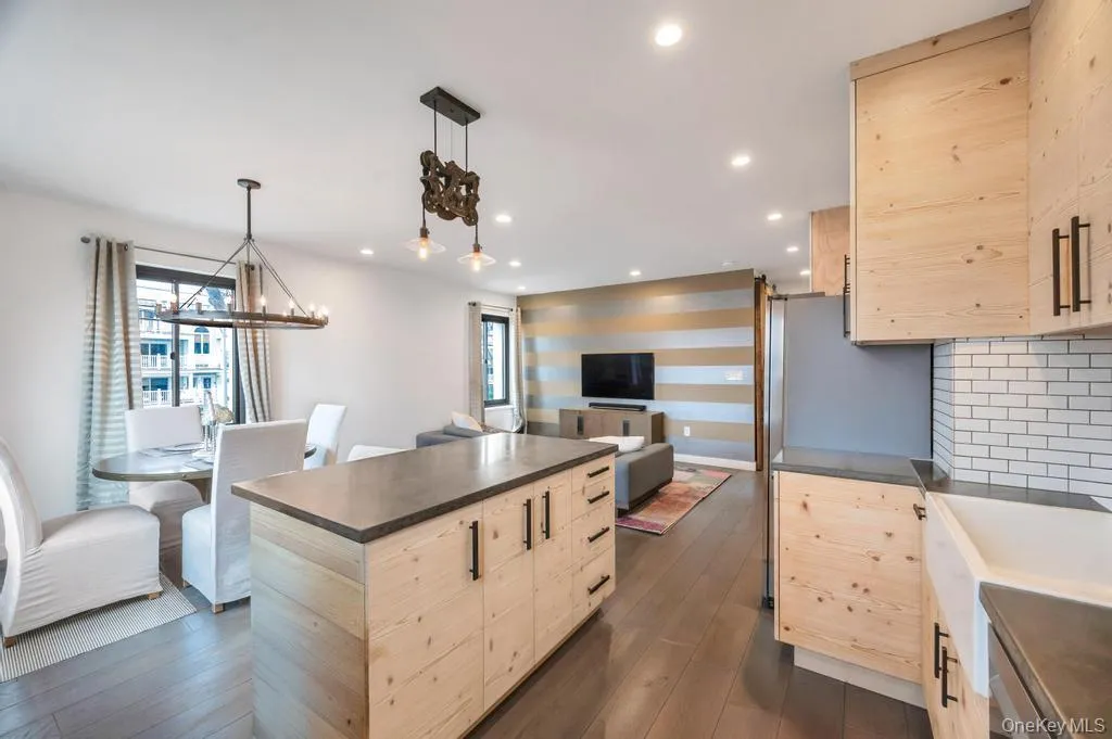 100 Broadway, Long Beach, NY, 2 Bedrooms Bedrooms, 5 Rooms Rooms,2 BathroomsBathrooms,Residential Lease,For Rent,Broadway,0,983519 100 Broadway, Long Beach, NY, 2 Bedrooms Bedrooms, 5 Rooms Rooms,2 BathroomsBathrooms,Residential Lease,For Rent,Broadway,0,983519