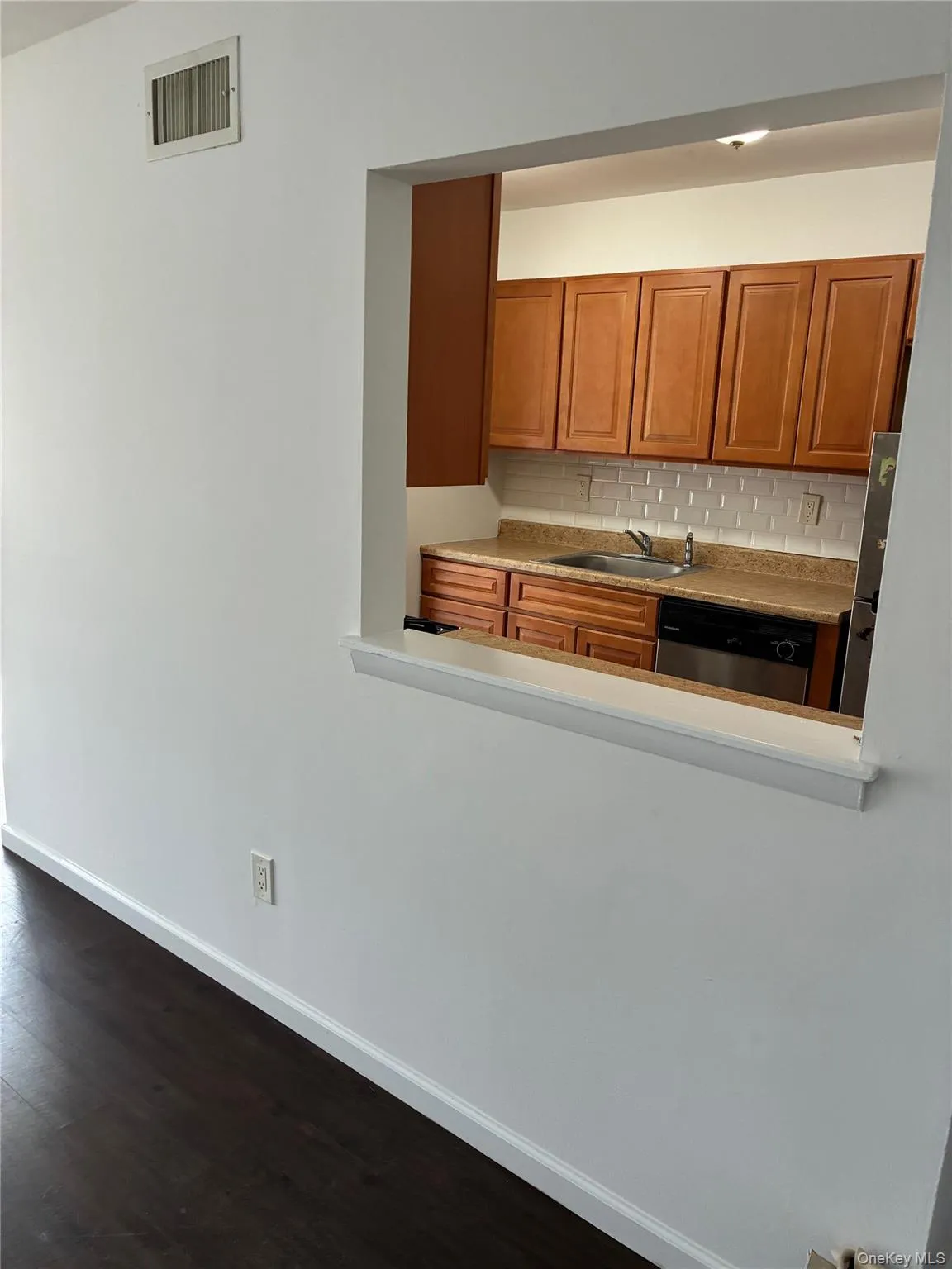 showing pass way to kitchen showing pass way to kitchen