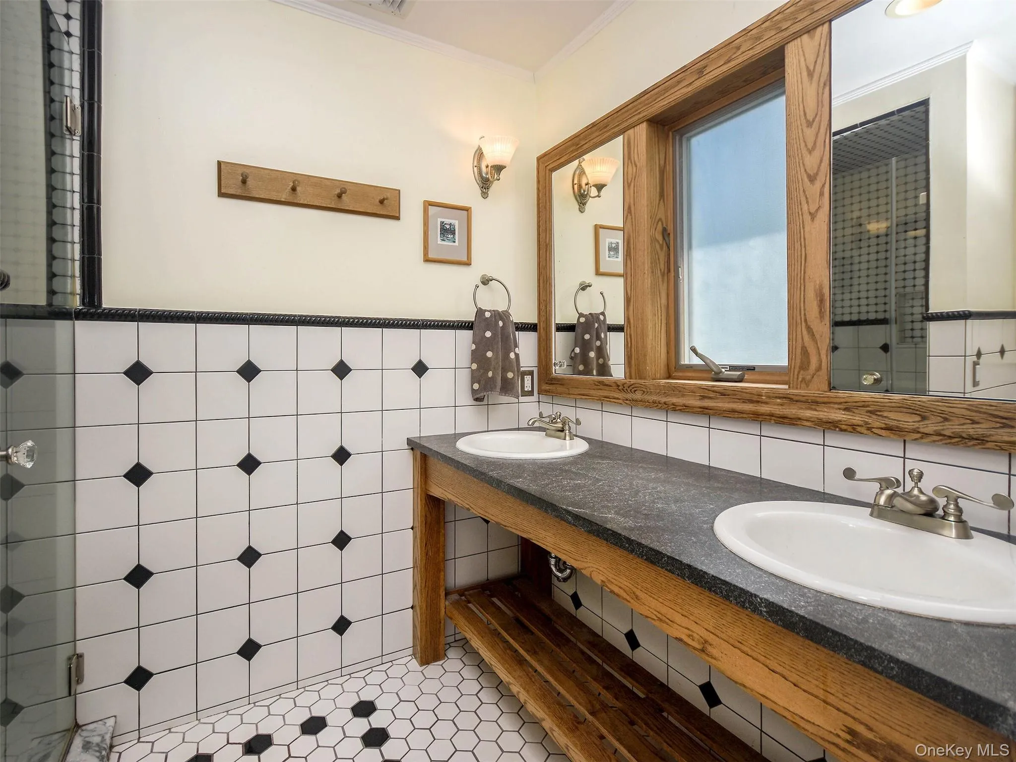 24 Bay Avenue, Oyster Bay, NY, 3 Bedrooms Bedrooms, 8 Rooms Rooms,3 BathroomsBathrooms,Residential Lease,For Rent,Bay,0,983570 24 Bay Avenue, Oyster Bay, NY, 3 Bedrooms Bedrooms, 8 Rooms Rooms,3 BathroomsBathrooms,Residential Lease,For Rent,Bay,0,983570