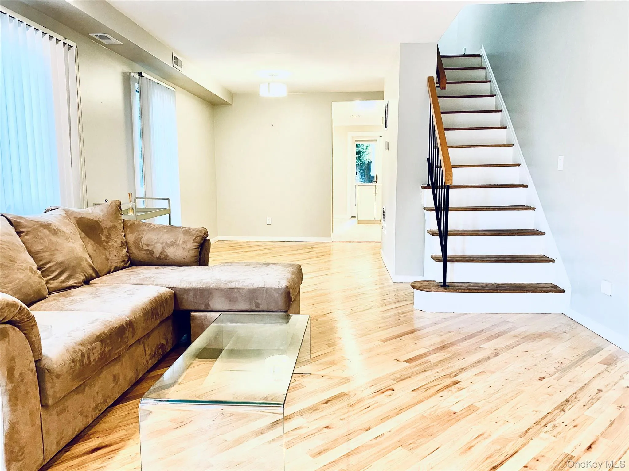 4 Avenue B, North Hempstead, NY, 2 Bedrooms Bedrooms, 5 Rooms Rooms,2 BathroomsBathrooms,Residential Lease,For Rent,Avenue B,0,983579 4 Avenue B, North Hempstead, NY, 2 Bedrooms Bedrooms, 5 Rooms Rooms,2 BathroomsBathrooms,Residential Lease,For Rent,Avenue B,0,983579