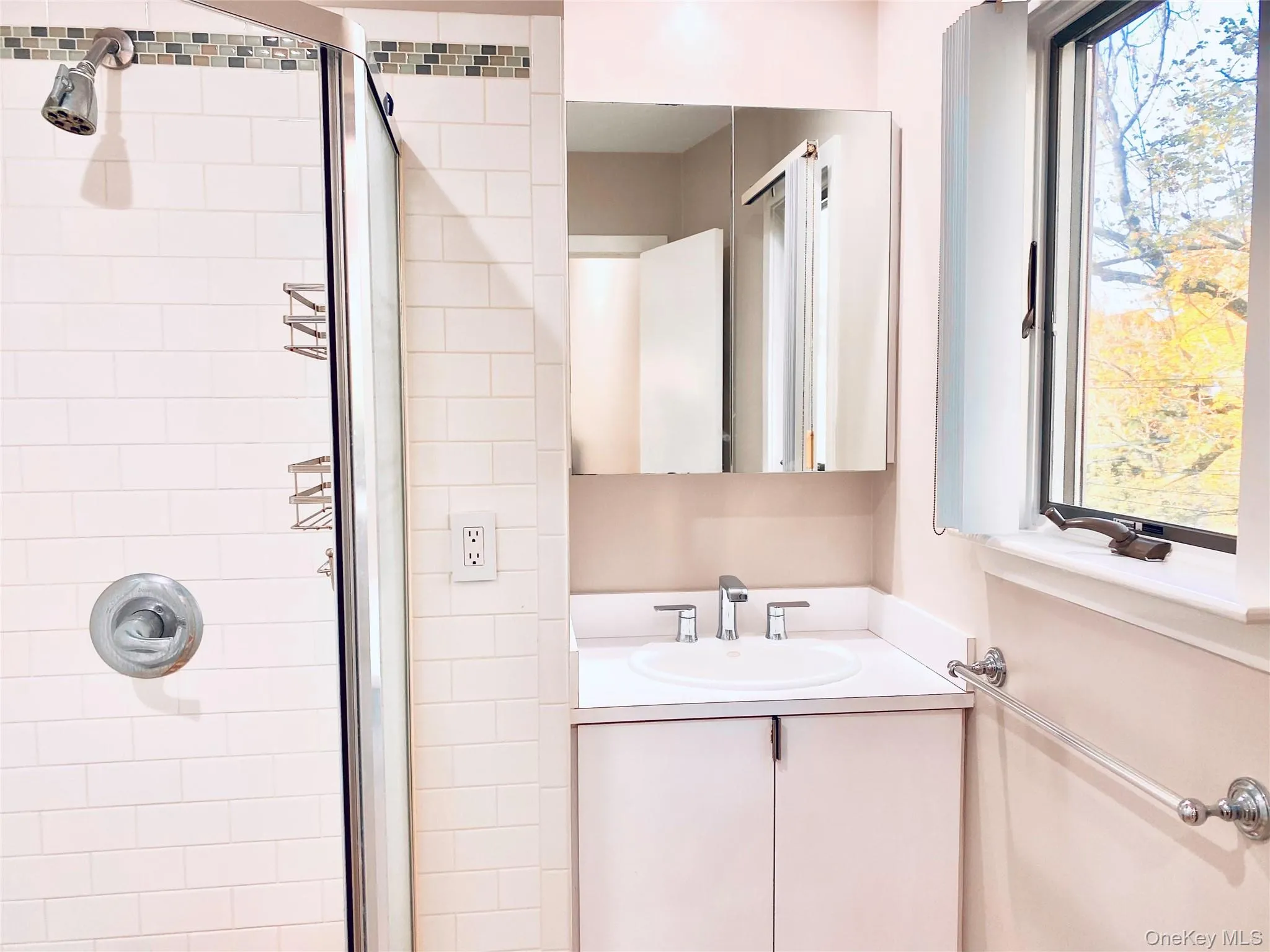 4 Avenue B, North Hempstead, NY, 2 Bedrooms Bedrooms, 5 Rooms Rooms,2 BathroomsBathrooms,Residential Lease,For Rent,Avenue B,0,983579 4 Avenue B, North Hempstead, NY, 2 Bedrooms Bedrooms, 5 Rooms Rooms,2 BathroomsBathrooms,Residential Lease,For Rent,Avenue B,0,983579