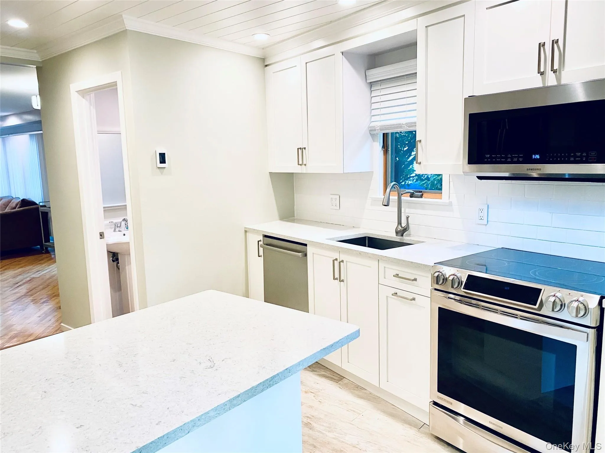 4 Avenue B, North Hempstead, NY, 2 Bedrooms Bedrooms, 5 Rooms Rooms,2 BathroomsBathrooms,Residential Lease,For Rent,Avenue B,0,983579 4 Avenue B, North Hempstead, NY, 2 Bedrooms Bedrooms, 5 Rooms Rooms,2 BathroomsBathrooms,Residential Lease,For Rent,Avenue B,0,983579
