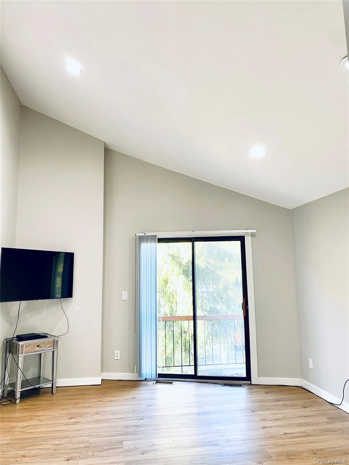 4 Avenue B, North Hempstead, NY, 2 Bedrooms Bedrooms, 5 Rooms Rooms,2 BathroomsBathrooms,Residential Lease,For Rent,Avenue B,0,983579 4 Avenue B, North Hempstead, NY, 2 Bedrooms Bedrooms, 5 Rooms Rooms,2 BathroomsBathrooms,Residential Lease,For Rent,Avenue B,0,983579