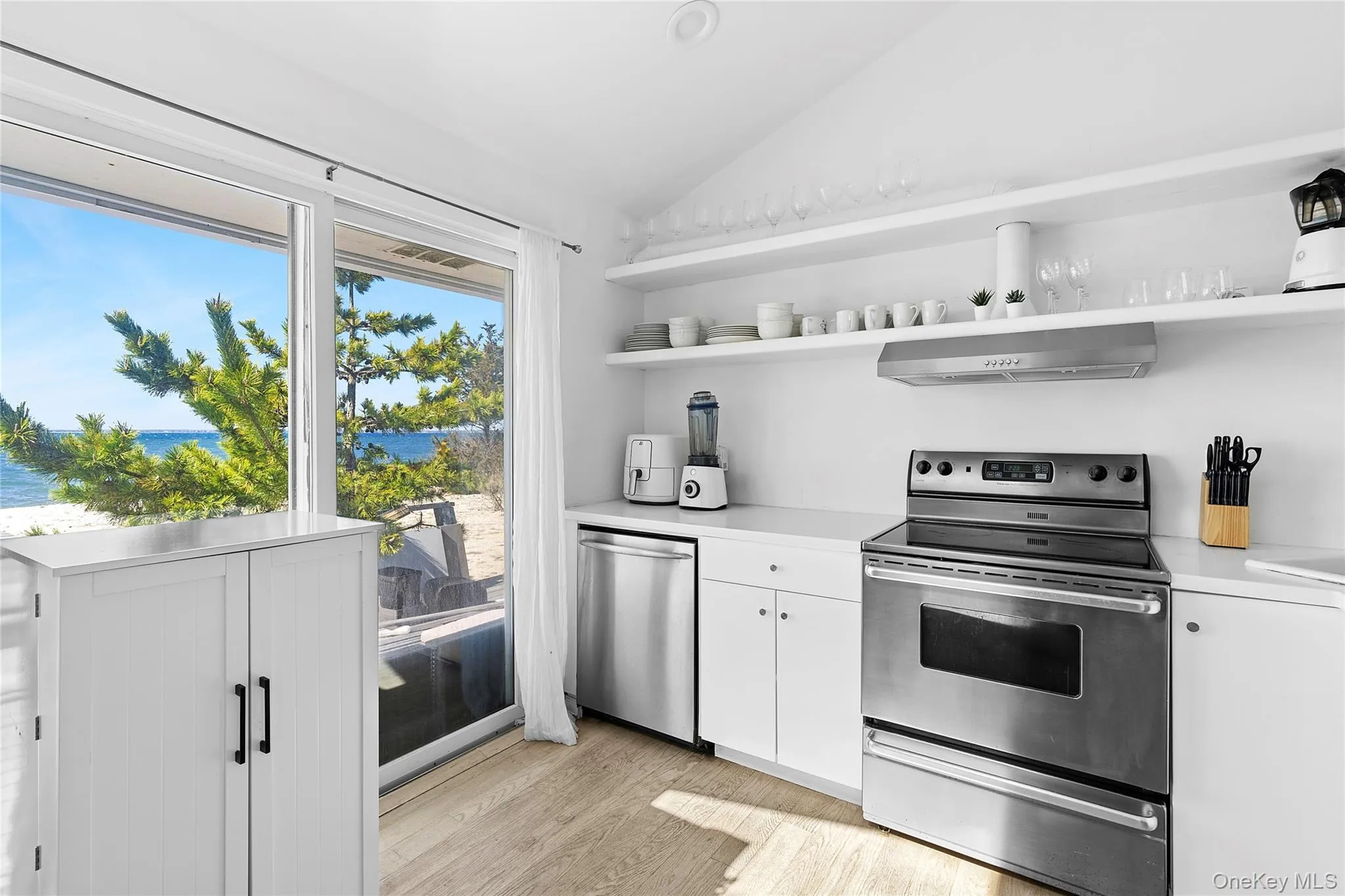 21 E Shore Drive, Southampton, New York 11968