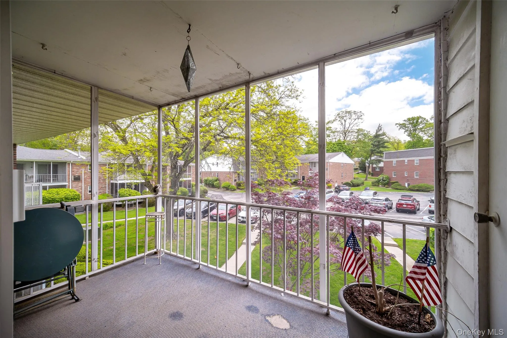 Screened balcony with private views Screened balcony with private views