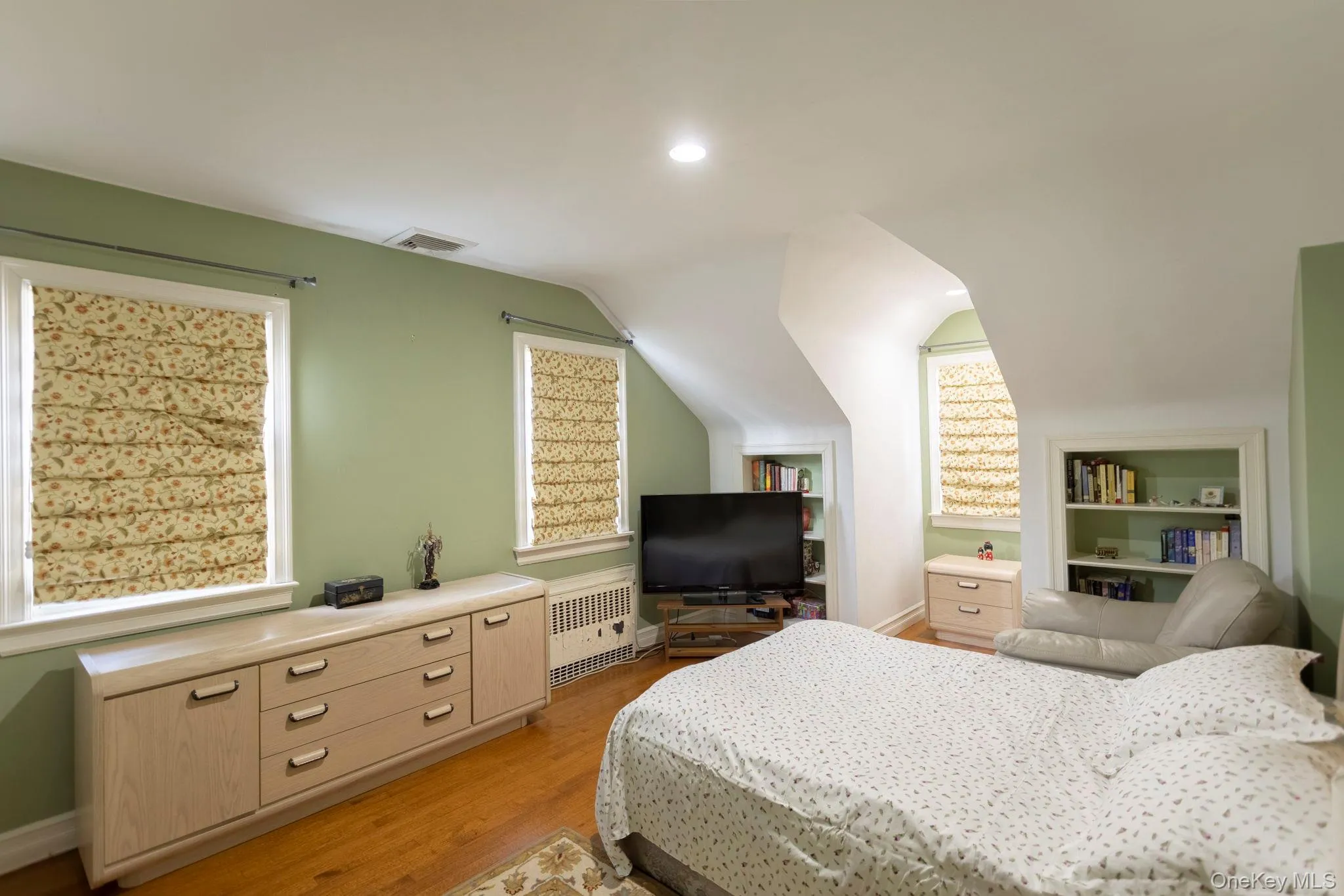 215-15 86th Avenue, New York, NY, 3 Bedrooms Bedrooms, 13 Rooms Rooms,2 BathroomsBathrooms,Residential,For Rent,86th,0,983612 215-15 86th Avenue, New York, NY, 3 Bedrooms Bedrooms, 13 Rooms Rooms,2 BathroomsBathrooms,Residential,For Rent,86th,0,983612