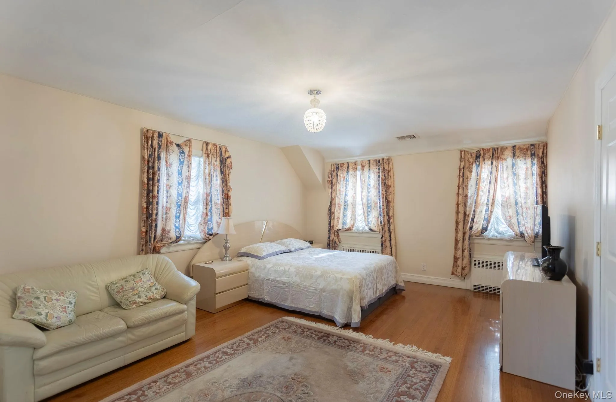 215-15 86th Avenue, New York, NY, 3 Bedrooms Bedrooms, 13 Rooms Rooms,2 BathroomsBathrooms,Residential,For Rent,86th,0,983612 215-15 86th Avenue, New York, NY, 3 Bedrooms Bedrooms, 13 Rooms Rooms,2 BathroomsBathrooms,Residential,For Rent,86th,0,983612