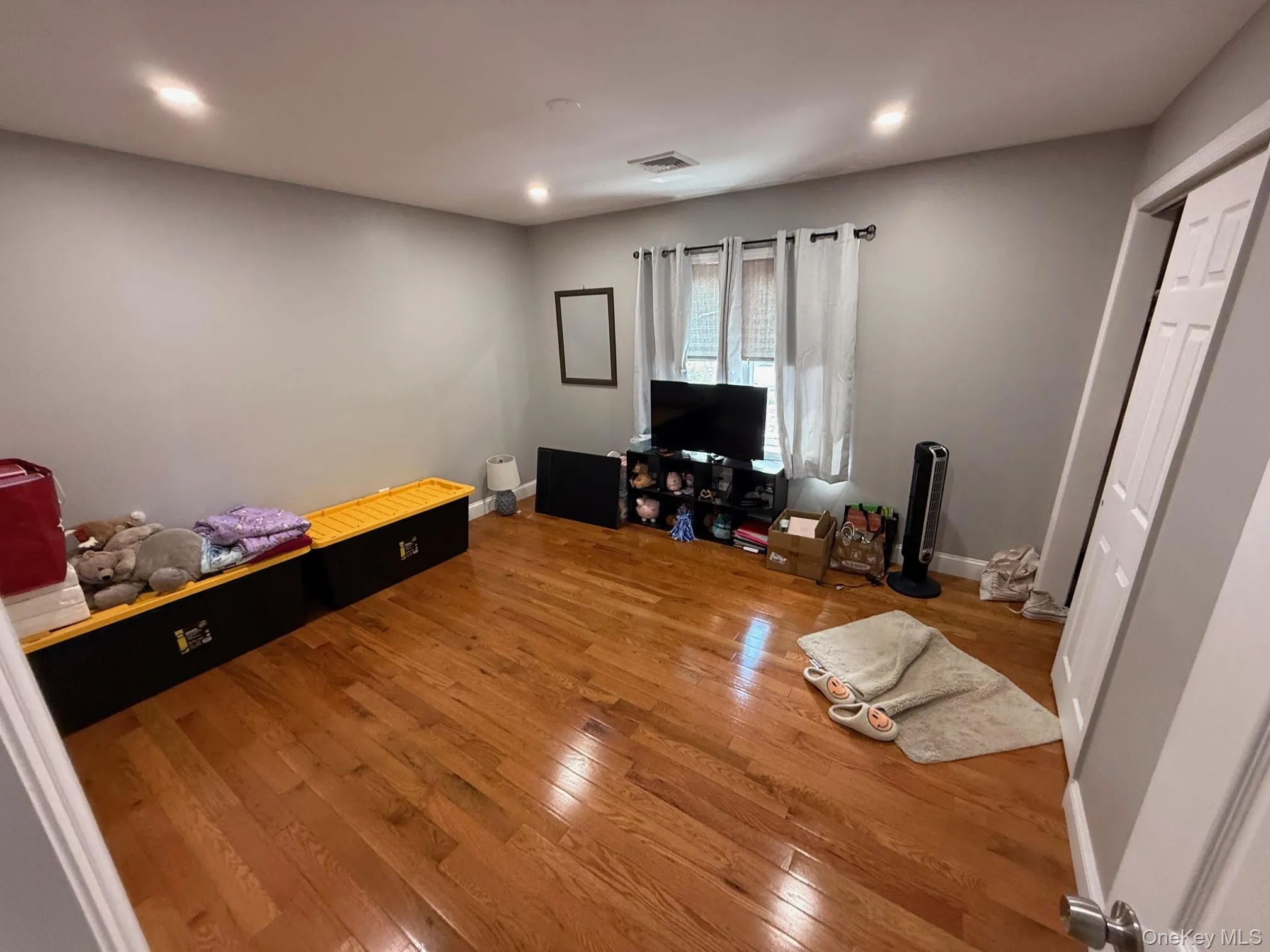 46 Lincoln Place, Oyster Bay, NY, 5 Bedrooms Bedrooms, 11 Rooms Rooms,3 BathroomsBathrooms,Residential Lease,For Rent,Lincoln,0,983616 46 Lincoln Place, Oyster Bay, NY, 5 Bedrooms Bedrooms, 11 Rooms Rooms,3 BathroomsBathrooms,Residential Lease,For Rent,Lincoln,0,983616