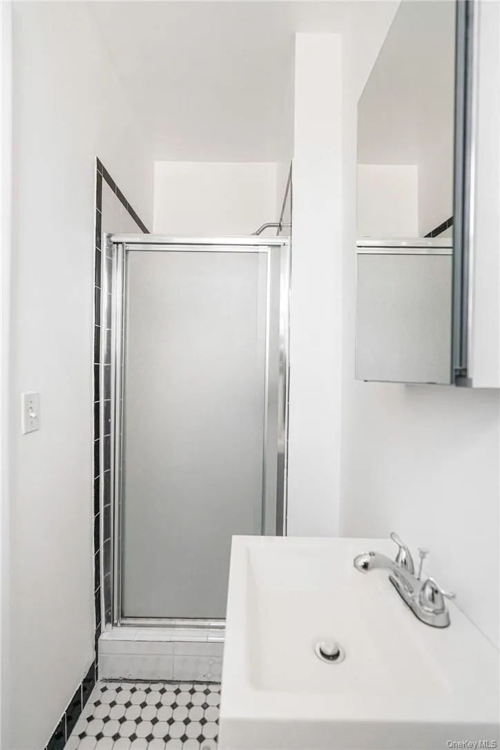 240 Martine Avenue, White Plains, NY, 3 Bedrooms Bedrooms, 5 Rooms Rooms,2 BathroomsBathrooms,Residential Lease,For Rent,Martine,0,983622 240 Martine Avenue, White Plains, NY, 3 Bedrooms Bedrooms, 5 Rooms Rooms,2 BathroomsBathrooms,Residential Lease,For Rent,Martine,0,983622