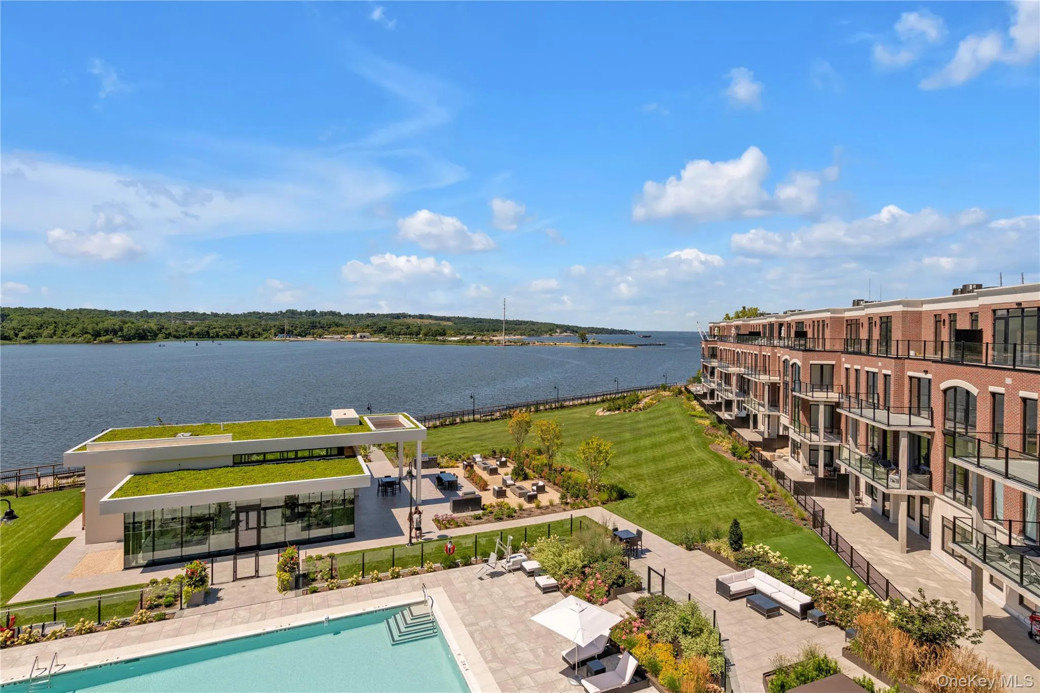 Direct waterfront property Direct waterfront property