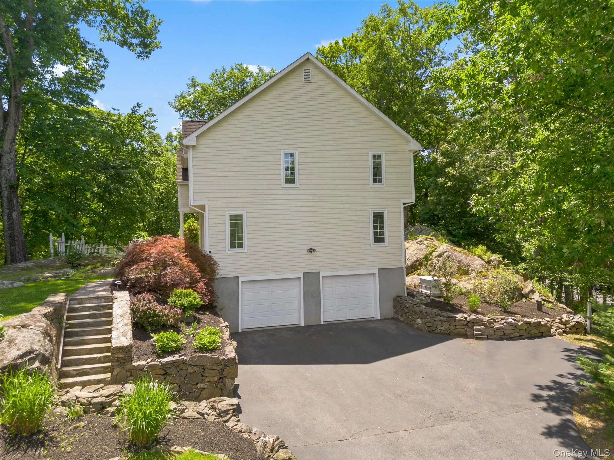 With 2 car garage With 2 car garage