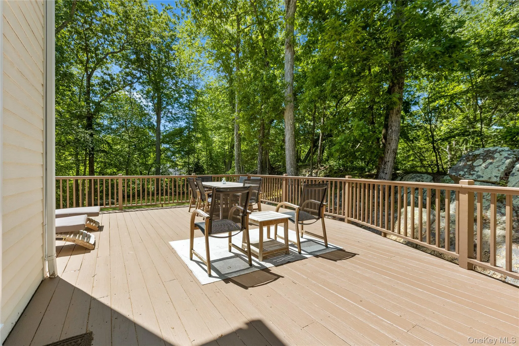 Expansive deck Expansive deck