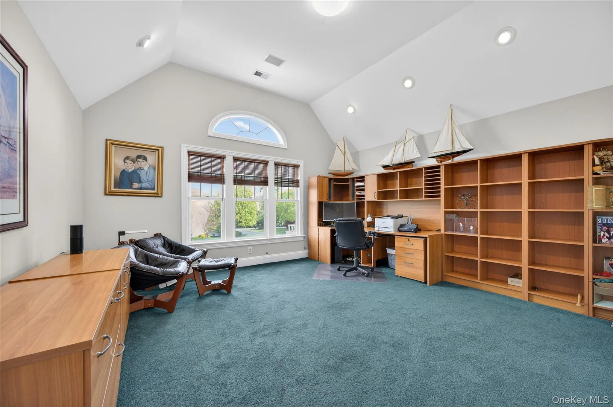 Upstairs bedroom/Office #1 Upstairs bedroom/Office #1
