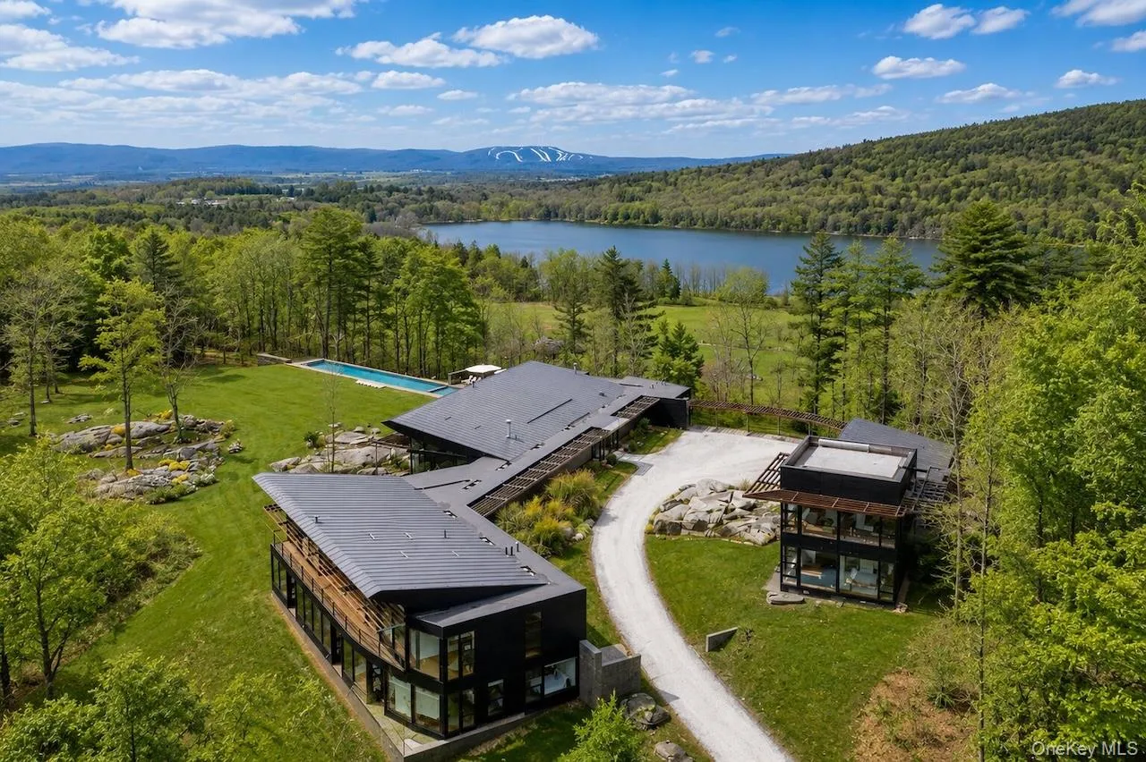 250 Long Pond Road, Out Of Area, MA, 9 Bedrooms Bedrooms, 10 Rooms Rooms,7 BathroomsBathrooms,Residential,For Rent,Long Pond,0,983669 250 Long Pond Road, Out Of Area, MA, 9 Bedrooms Bedrooms, 10 Rooms Rooms,7 BathroomsBathrooms,Residential,For Rent,Long Pond,0,983669