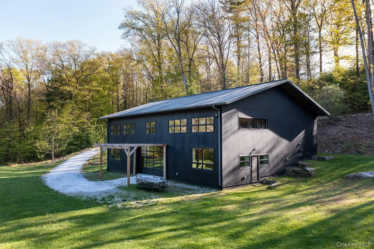 250 Long Pond Road, Out Of Area, MA, 9 Bedrooms Bedrooms, 10 Rooms Rooms,7 BathroomsBathrooms,Residential,For Rent,Long Pond,0,983669 250 Long Pond Road, Out Of Area, MA, 9 Bedrooms Bedrooms, 10 Rooms Rooms,7 BathroomsBathrooms,Residential,For Rent,Long Pond,0,983669
