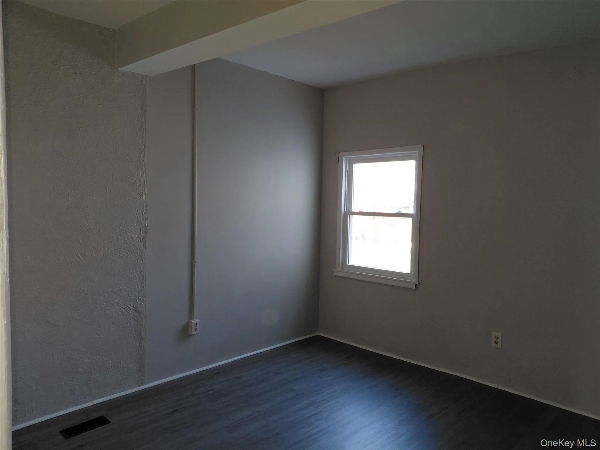 79 Franklin Street, Kingston, NY, 1 Bedroom Bedrooms, 3 Rooms Rooms,1 BathroomBathrooms,Residential Lease,For Rent,Franklin,0,983670 79 Franklin Street, Kingston, NY, 1 Bedroom Bedrooms, 3 Rooms Rooms,1 BathroomBathrooms,Residential Lease,For Rent,Franklin,0,983670
