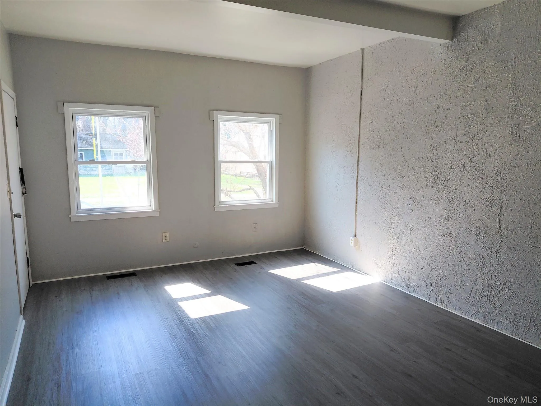 79 Franklin Street, Kingston, NY, 1 Bedroom Bedrooms, 3 Rooms Rooms,1 BathroomBathrooms,Residential Lease,For Rent,Franklin,0,983670 79 Franklin Street, Kingston, NY, 1 Bedroom Bedrooms, 3 Rooms Rooms,1 BathroomBathrooms,Residential Lease,For Rent,Franklin,0,983670