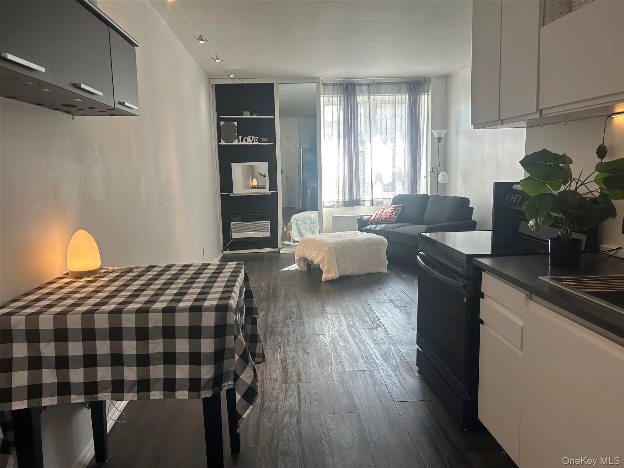 855 Broadway, Long Beach, NY, 3 Room Rooms,1 BathroomBathrooms,Residential Lease,For Rent,Broadway,0,983671 855 Broadway, Long Beach, NY, 3 Room Rooms,1 BathroomBathrooms,Residential Lease,For Rent,Broadway,0,983671