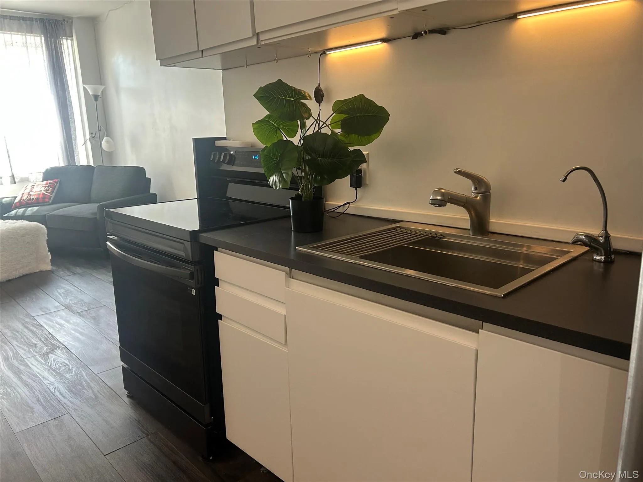 855 Broadway, Long Beach, NY, 3 Room Rooms,1 BathroomBathrooms,Residential Lease,For Rent,Broadway,0,983671 855 Broadway, Long Beach, NY, 3 Room Rooms,1 BathroomBathrooms,Residential Lease,For Rent,Broadway,0,983671
