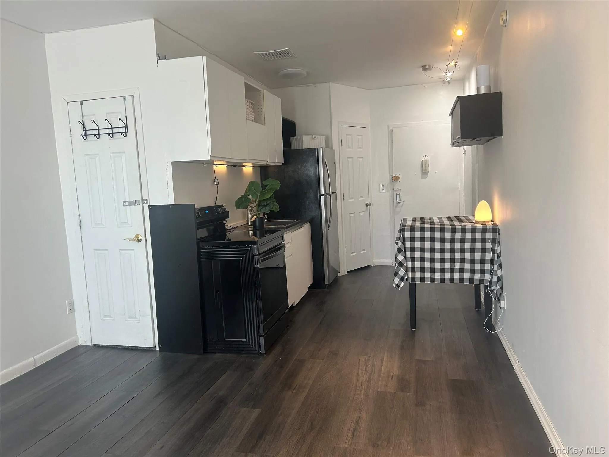 855 Broadway, Long Beach, NY, 3 Room Rooms,1 BathroomBathrooms,Residential Lease,For Rent,Broadway,0,983671 855 Broadway, Long Beach, NY, 3 Room Rooms,1 BathroomBathrooms,Residential Lease,For Rent,Broadway,0,983671