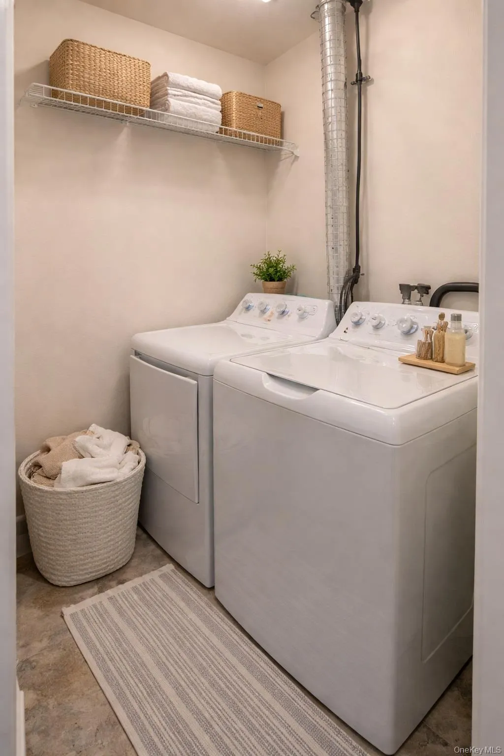 39 Church Street, Deerpark, NY, 2 Bedrooms Bedrooms, 5 Rooms Rooms,1 BathroomBathrooms,Residential Lease,For Rent,Church,0,983683 39 Church Street, Deerpark, NY, 2 Bedrooms Bedrooms, 5 Rooms Rooms,1 BathroomBathrooms,Residential Lease,For Rent,Church,0,983683