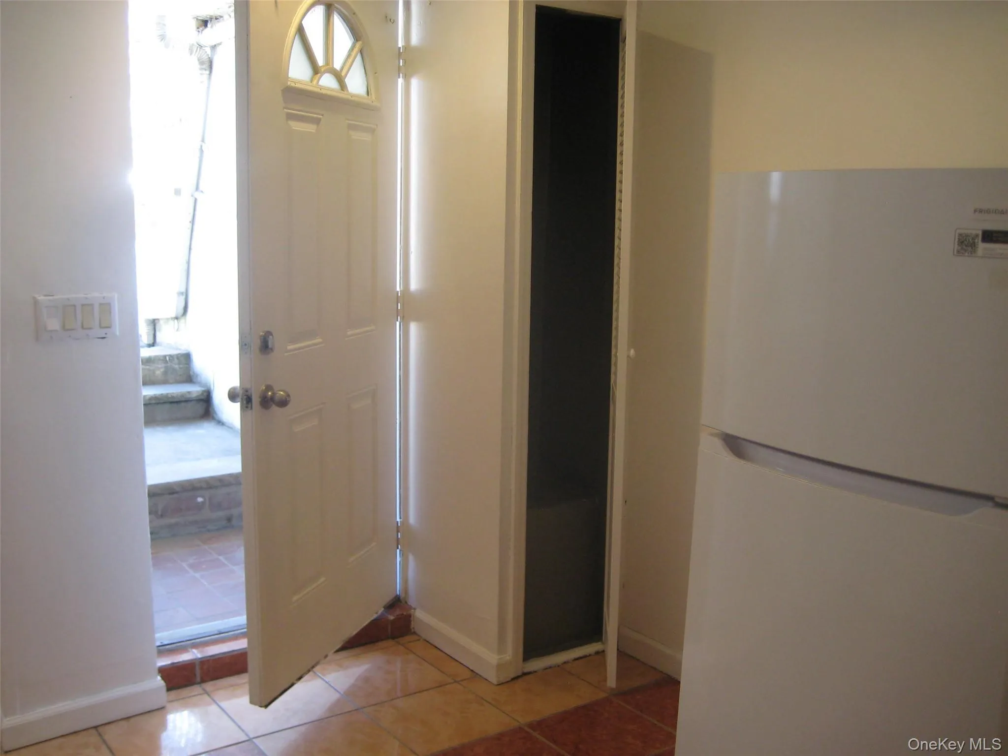 4630 Bell Boulevard, New York, NY, 1 Bedroom Bedrooms, 2 Rooms Rooms,1 BathroomBathrooms,Residential Lease,For Rent,Bell,0,983709 4630 Bell Boulevard, New York, NY, 1 Bedroom Bedrooms, 2 Rooms Rooms,1 BathroomBathrooms,Residential Lease,For Rent,Bell,0,983709