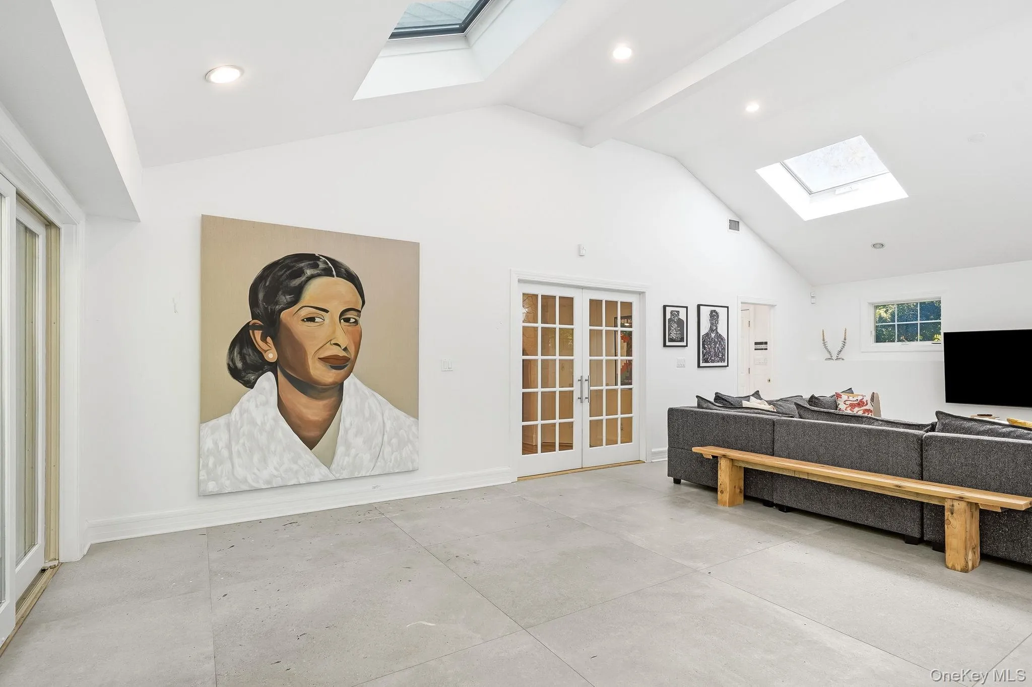 Large area conneted to the living room, with two silding doors to the patio. Large area conneted to the living room, with two silding doors to the patio.