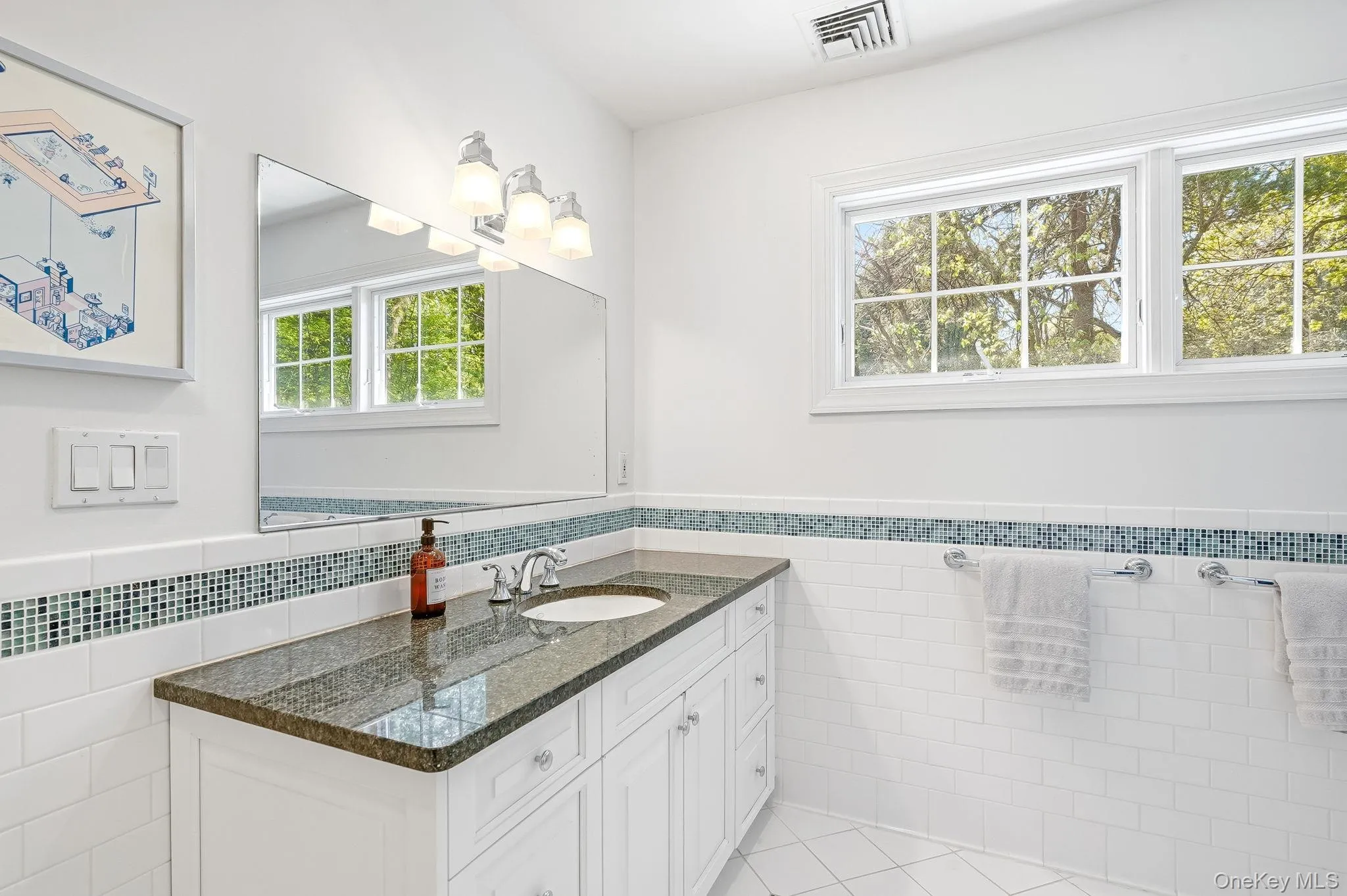 Full hall bathroom Full hall bathroom