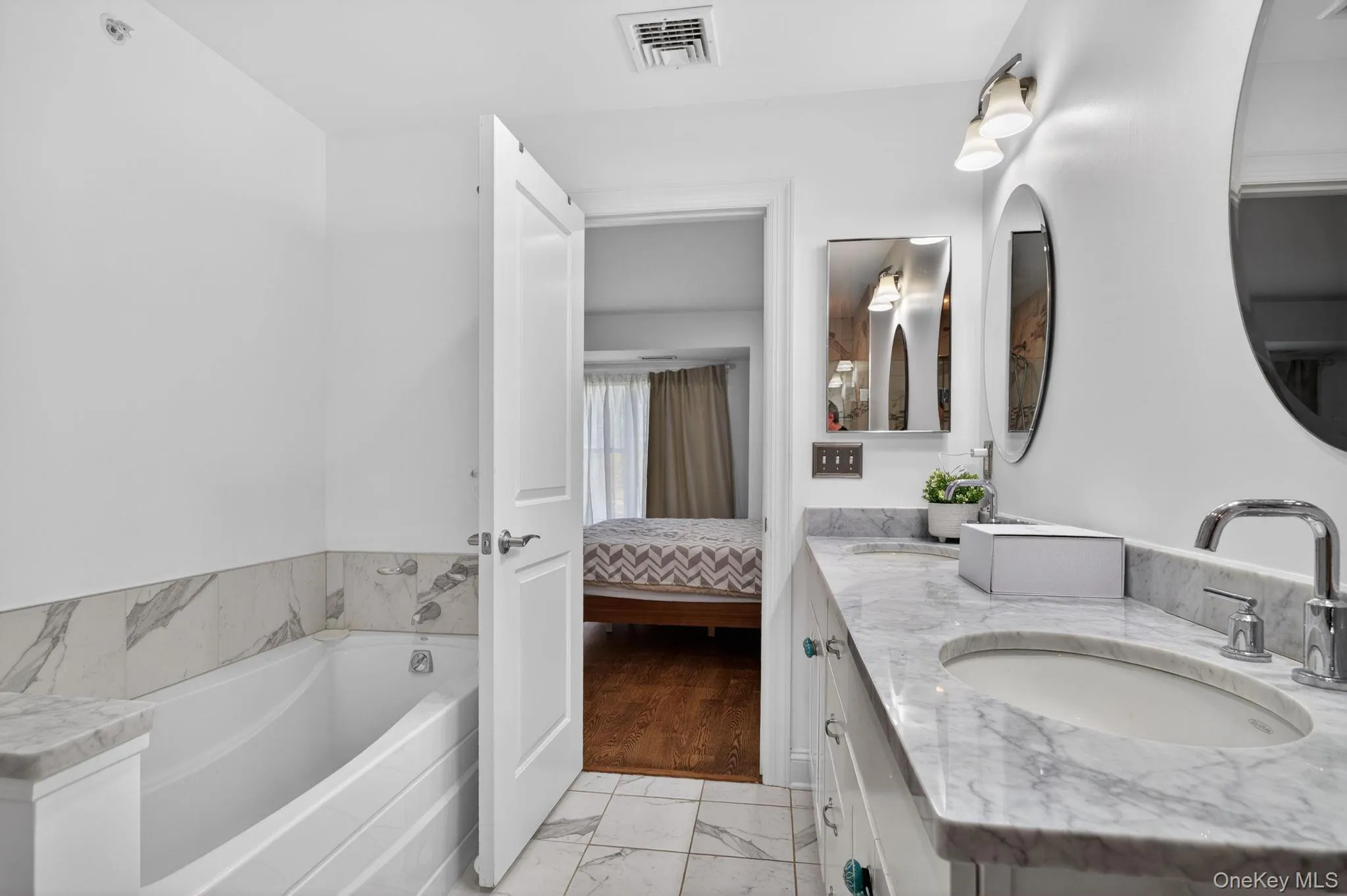 Soaking tub Soaking tub