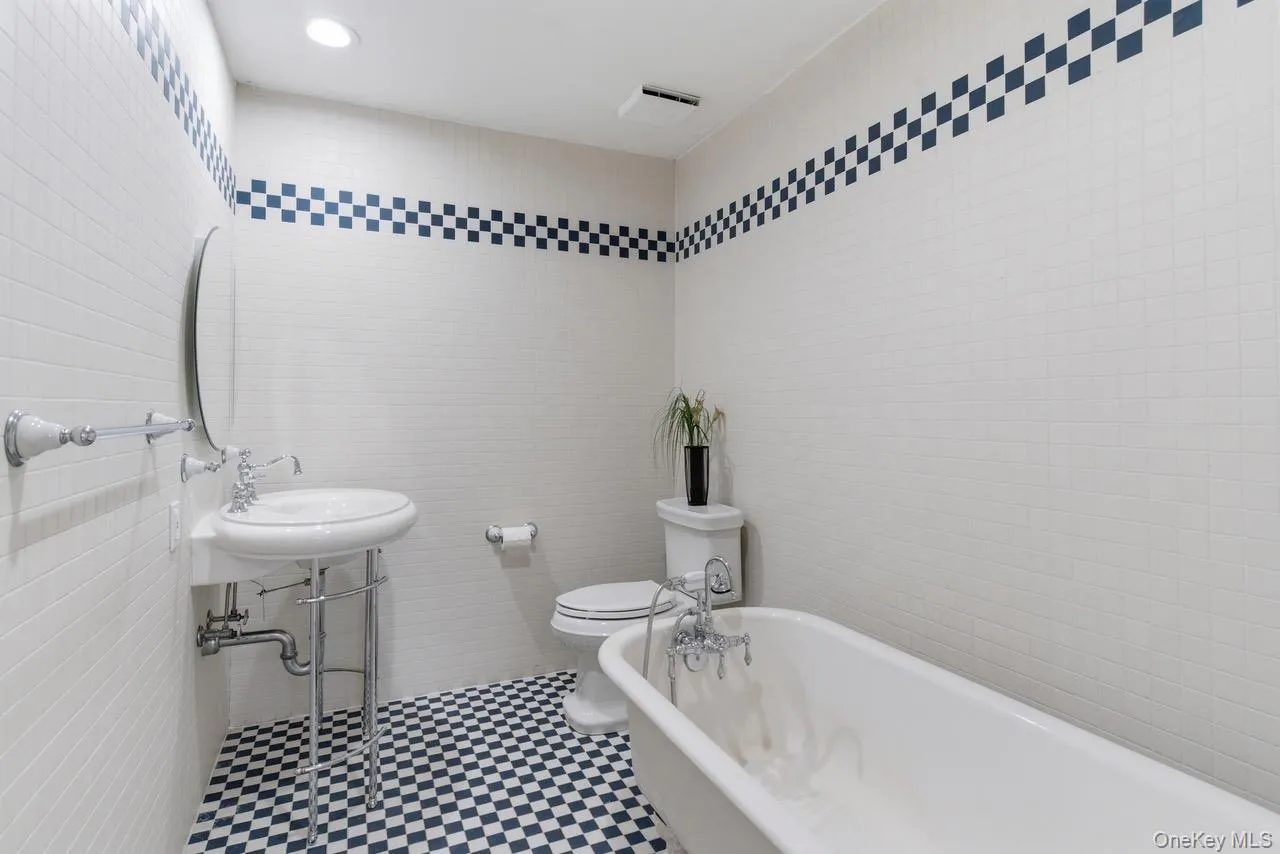 2 Quogo Neck Lane, Southampton, NY, 5 Bedrooms Bedrooms, 15 Rooms Rooms,5 BathroomsBathrooms,Residential Sale,For Rent,Quogo Neck,0,983723 2 Quogo Neck Lane, Southampton, NY, 5 Bedrooms Bedrooms, 15 Rooms Rooms,5 BathroomsBathrooms,Residential Sale,For Rent,Quogo Neck,0,983723