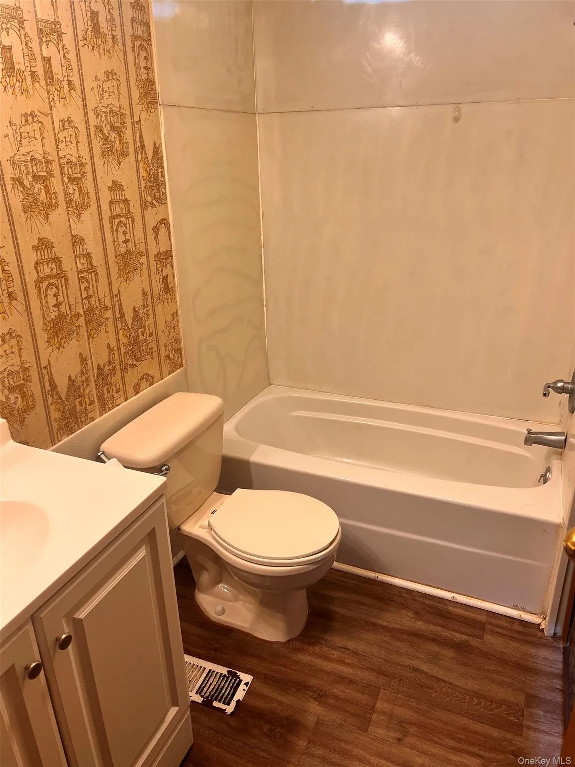 BATHROOM 1 BATHROOM 1