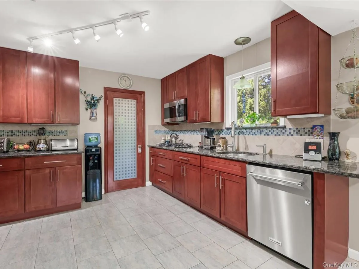 254 Meredith Lane, Hempstead, NY, 4 Bedrooms Bedrooms, 8 Rooms Rooms,2 BathroomsBathrooms,Residential,For Rent,Meredith,0,983739 254 Meredith Lane, Hempstead, NY, 4 Bedrooms Bedrooms, 8 Rooms Rooms,2 BathroomsBathrooms,Residential,For Rent,Meredith,0,983739