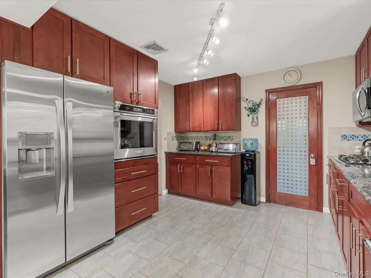 254 Meredith Lane, Hempstead, NY, 4 Bedrooms Bedrooms, 8 Rooms Rooms,2 BathroomsBathrooms,Residential,For Rent,Meredith,0,983739 254 Meredith Lane, Hempstead, NY, 4 Bedrooms Bedrooms, 8 Rooms Rooms,2 BathroomsBathrooms,Residential,For Rent,Meredith,0,983739