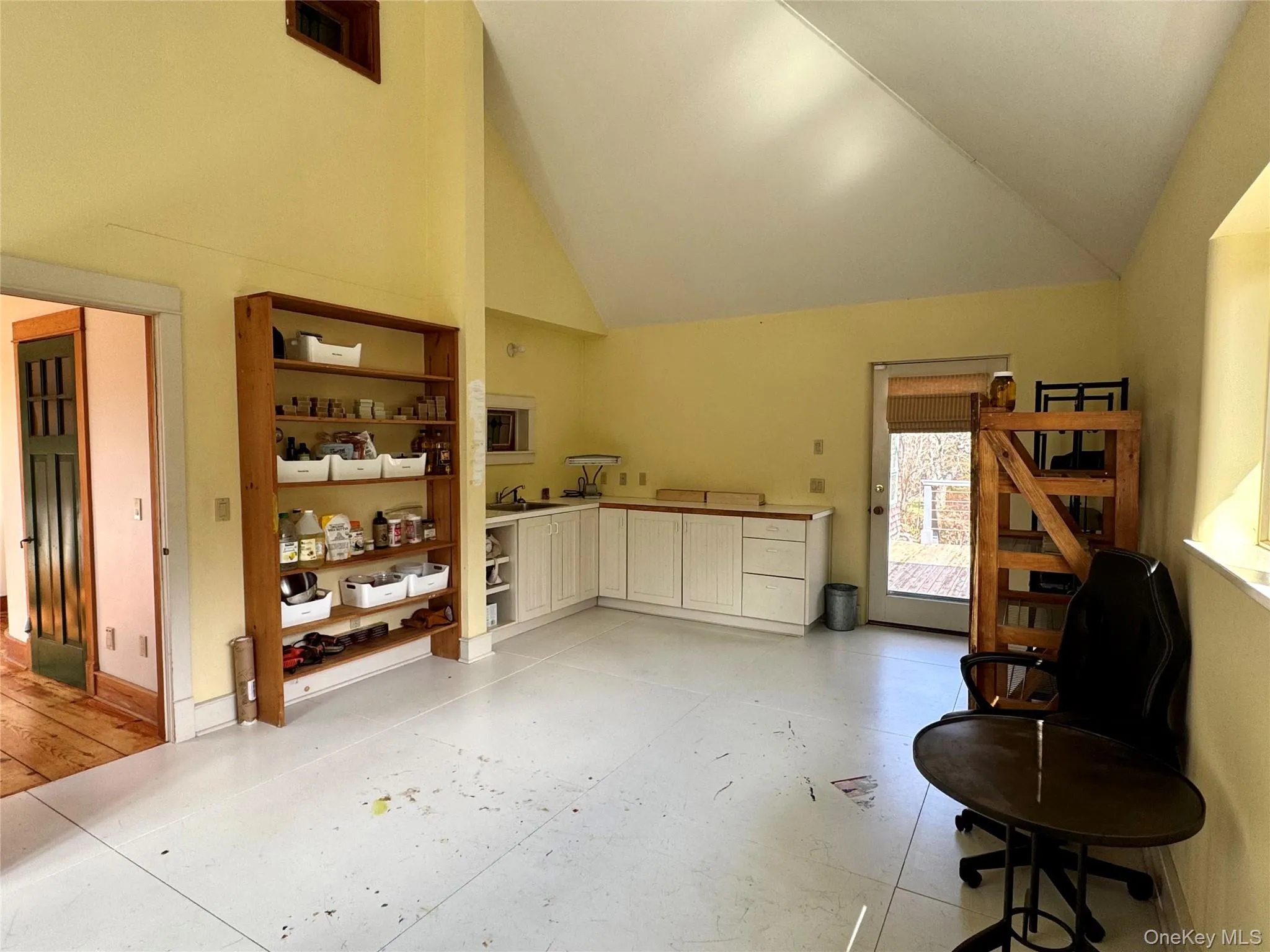 Large Office or Studio Room with Access to Back Porch Large Office or Studio Room with Access to Back Porch