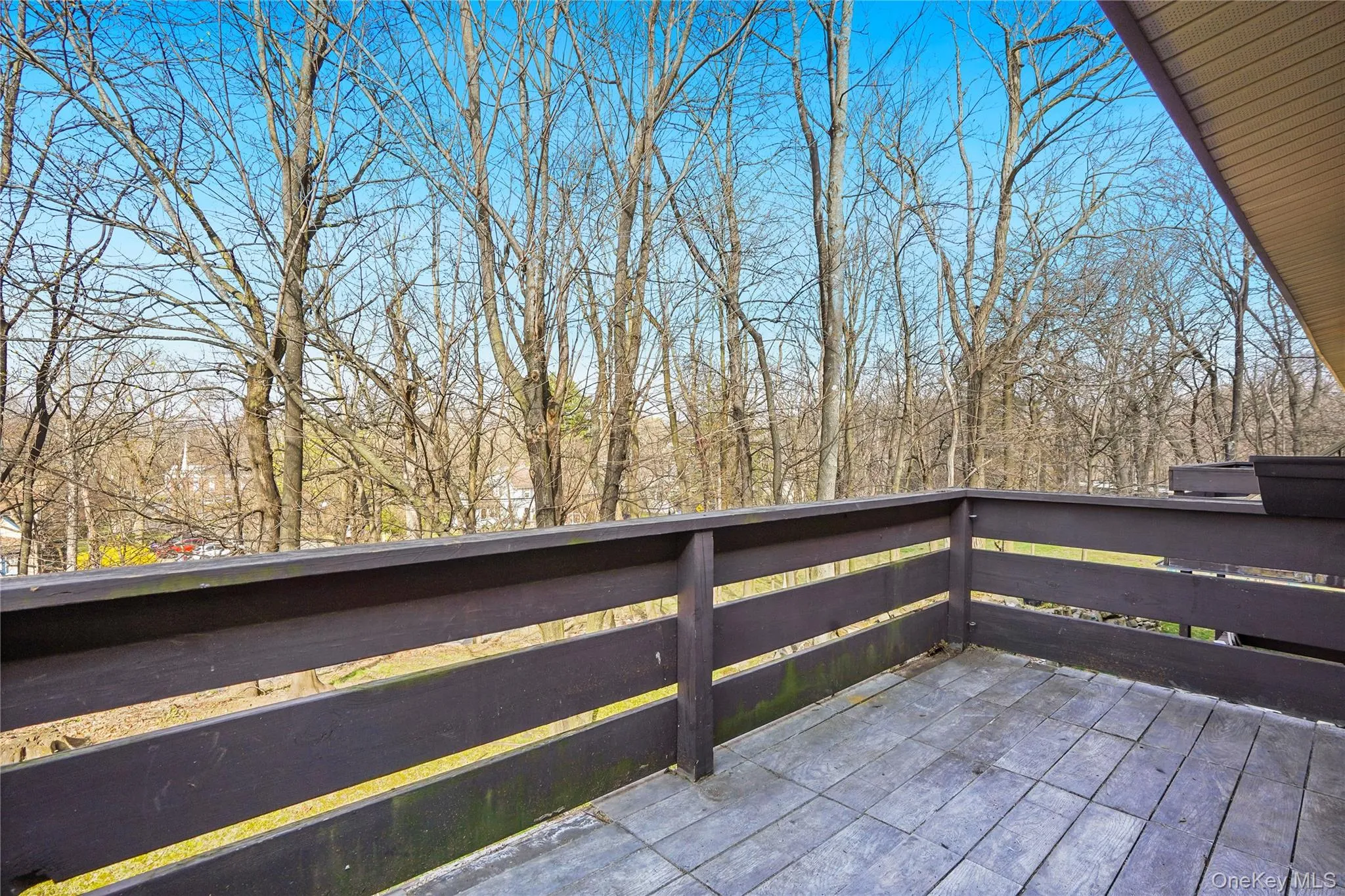 Large deck with quiet surroundings.... Large deck with quiet surroundings....