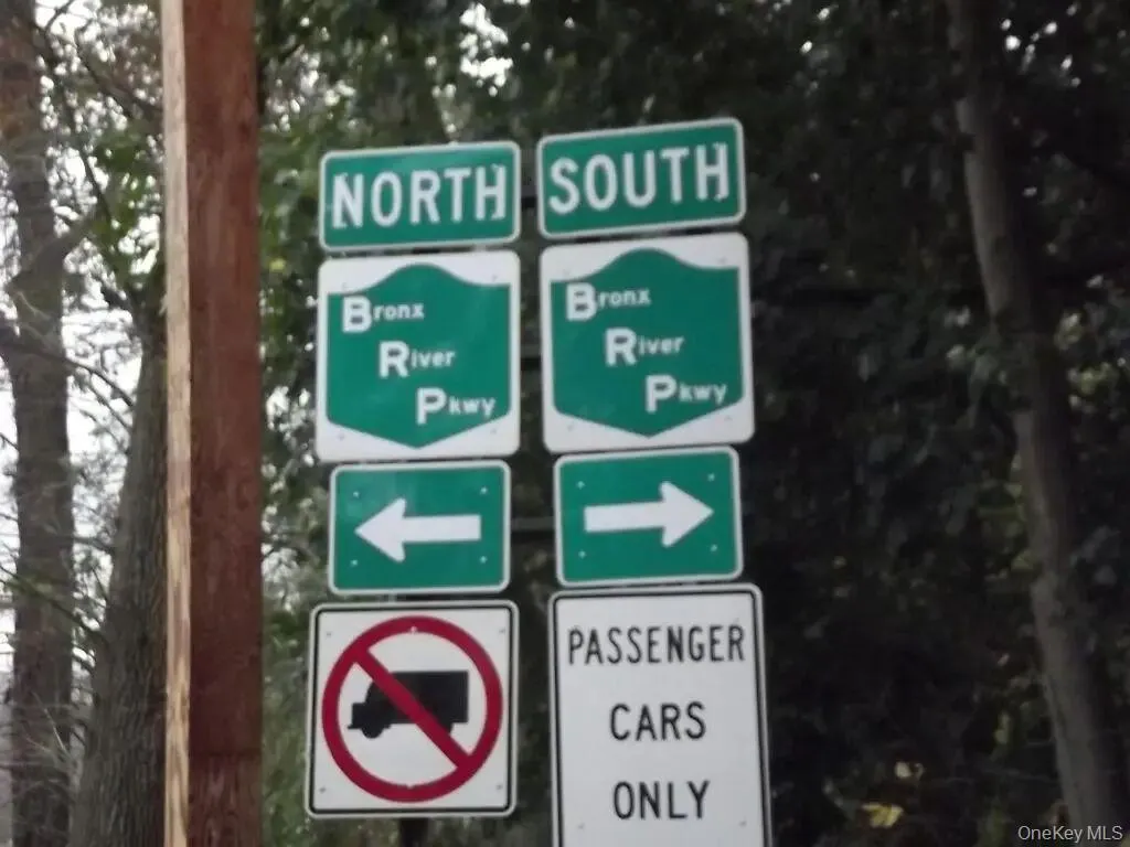 Easy access to the Bronx River Parkway north or south is just a few blocks away. Easy access to the Bronx River Parkway north or south is just a few blocks away.