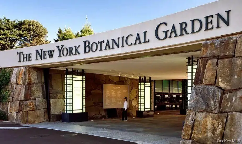 the New York Botanical Garden. the New York Botanical Garden.