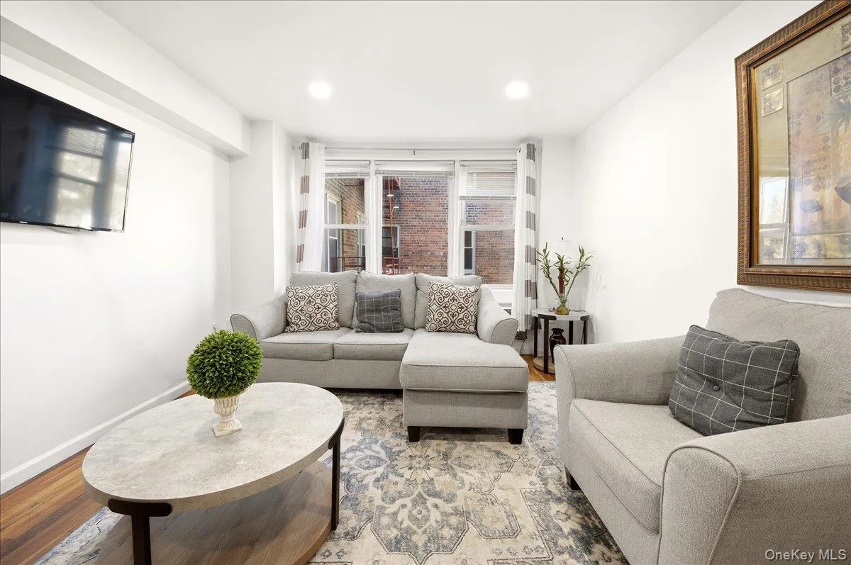 333 Bronx River Road, Yonkers, NY, 1 Bedroom Bedrooms, 4 Rooms Rooms,1 BathroomBathrooms,Residential,For Rent,Bronx River,0,983854 333 Bronx River Road, Yonkers, NY, 1 Bedroom Bedrooms, 4 Rooms Rooms,1 BathroomBathrooms,Residential,For Rent,Bronx River,0,983854