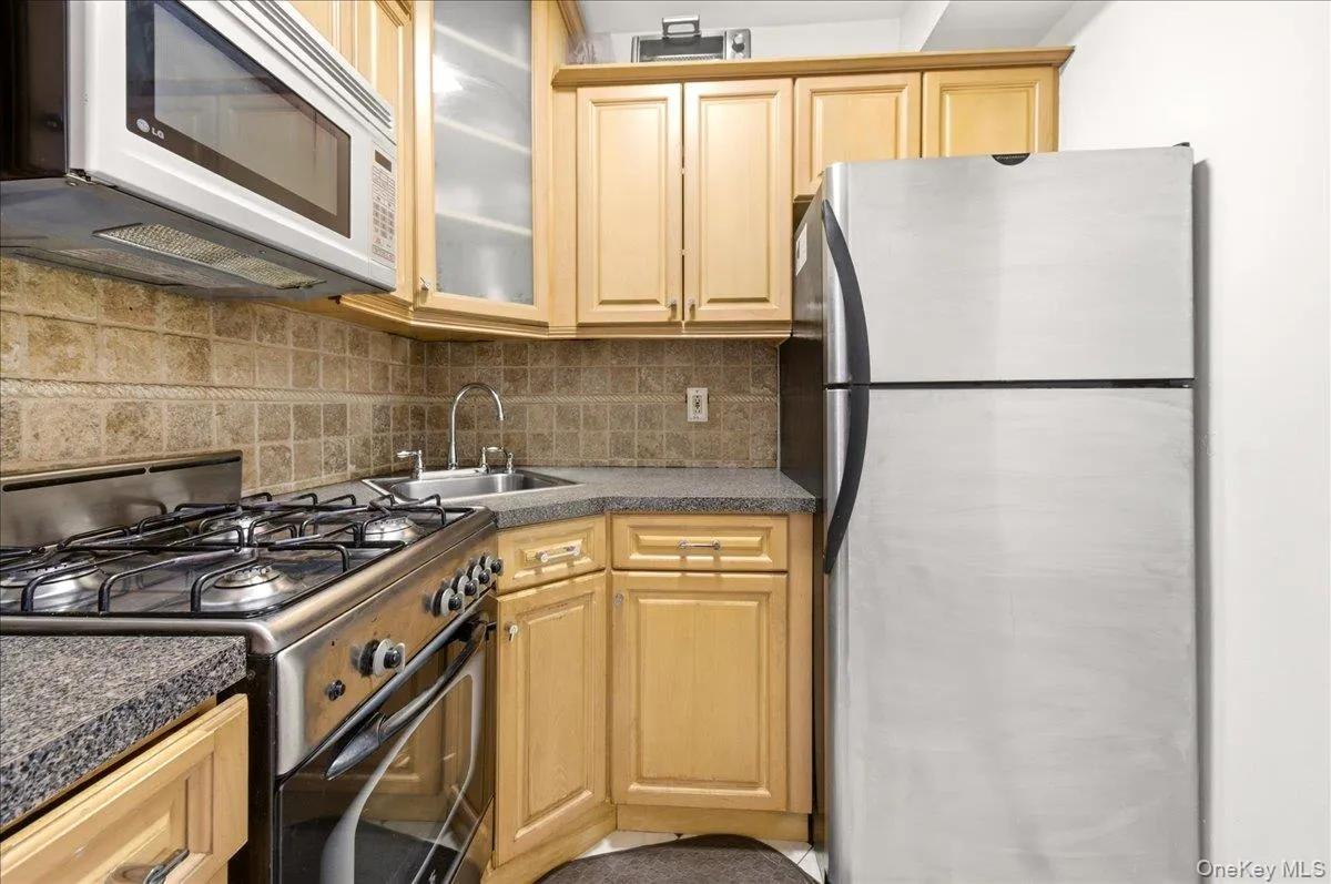 333 Bronx River Road, Yonkers, NY, 1 Bedroom Bedrooms, 4 Rooms Rooms,1 BathroomBathrooms,Residential,For Rent,Bronx River,0,983854 333 Bronx River Road, Yonkers, NY, 1 Bedroom Bedrooms, 4 Rooms Rooms,1 BathroomBathrooms,Residential,For Rent,Bronx River,0,983854