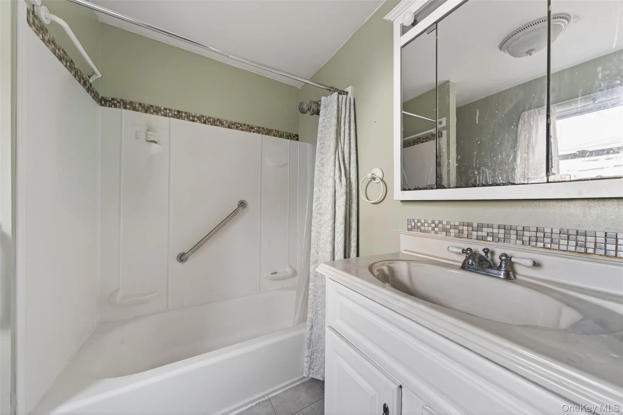 266 Neptune Avenue, West Babylon, NY, 2 Bedrooms Bedrooms, 6 Rooms Rooms,1 BathroomBathrooms,Residential Sale,For Rent,Neptune,0,983860 266 Neptune Avenue, West Babylon, NY, 2 Bedrooms Bedrooms, 6 Rooms Rooms,1 BathroomBathrooms,Residential Sale,For Rent,Neptune,0,983860