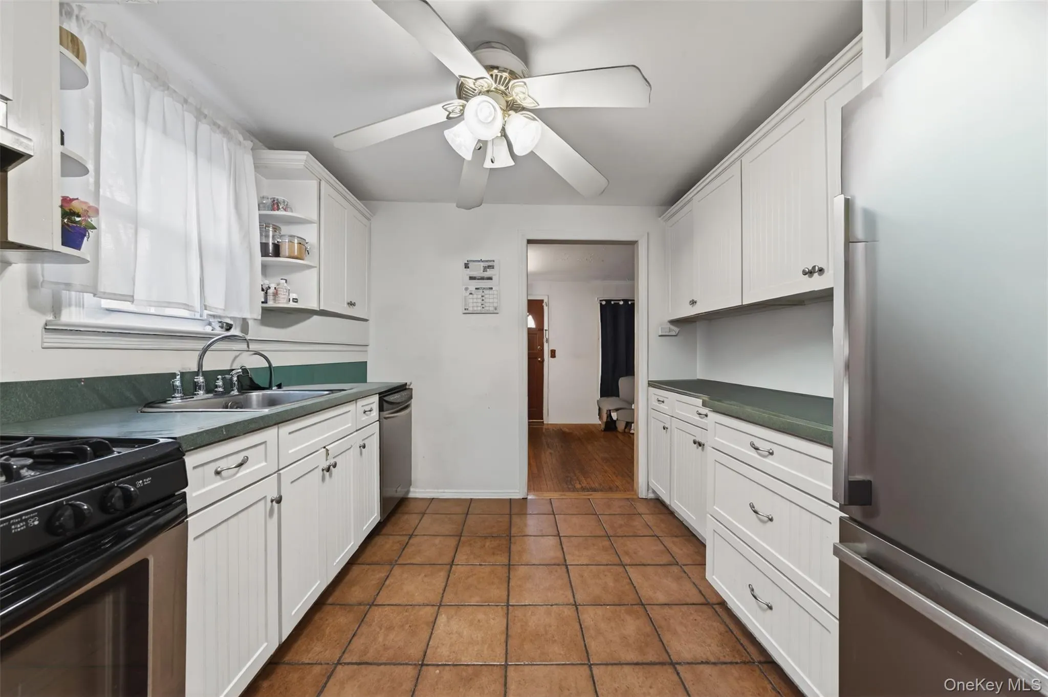266 Neptune Avenue, West Babylon, NY, 2 Bedrooms Bedrooms, 6 Rooms Rooms,1 BathroomBathrooms,Residential Sale,For Rent,Neptune,0,983860 266 Neptune Avenue, West Babylon, NY, 2 Bedrooms Bedrooms, 6 Rooms Rooms,1 BathroomBathrooms,Residential Sale,For Rent,Neptune,0,983860