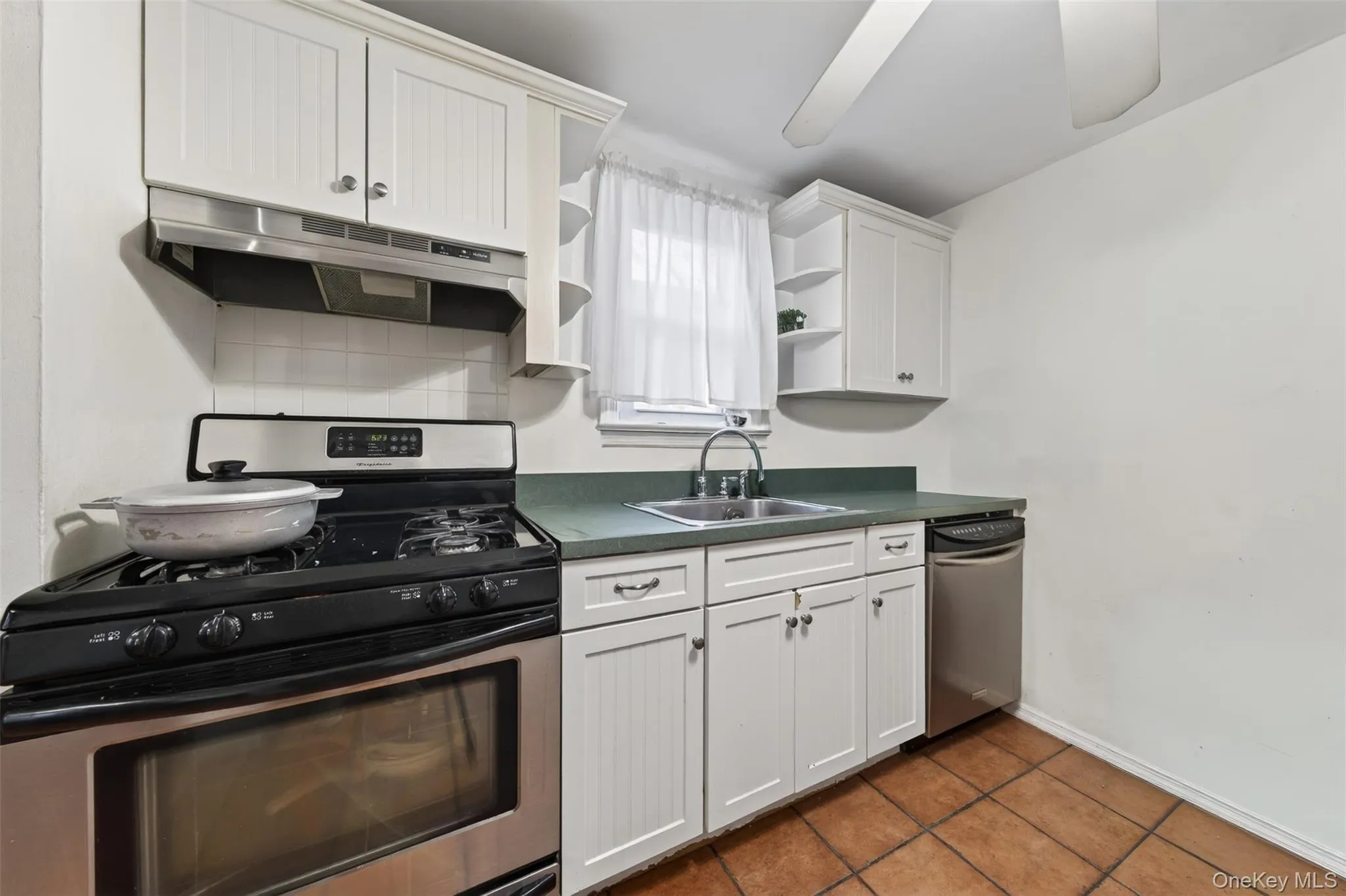 266 Neptune Avenue, West Babylon, NY, 2 Bedrooms Bedrooms, 6 Rooms Rooms,1 BathroomBathrooms,Residential Sale,For Rent,Neptune,0,983860 266 Neptune Avenue, West Babylon, NY, 2 Bedrooms Bedrooms, 6 Rooms Rooms,1 BathroomBathrooms,Residential Sale,For Rent,Neptune,0,983860
