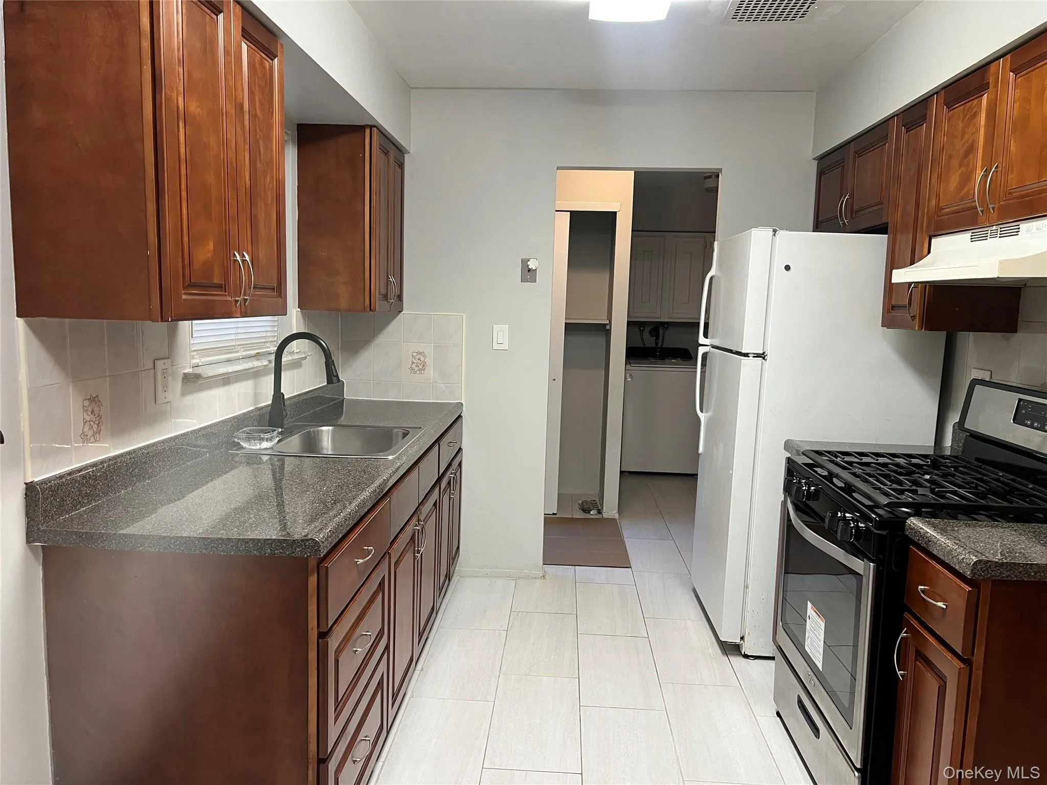 6106 233rd Street, New York, NY, 3 Bedrooms Bedrooms, 4 Rooms Rooms,2 BathroomsBathrooms,Residential Lease,For Rent,233rd,0,983870 6106 233rd Street, New York, NY, 3 Bedrooms Bedrooms, 4 Rooms Rooms,2 BathroomsBathrooms,Residential Lease,For Rent,233rd,0,983870