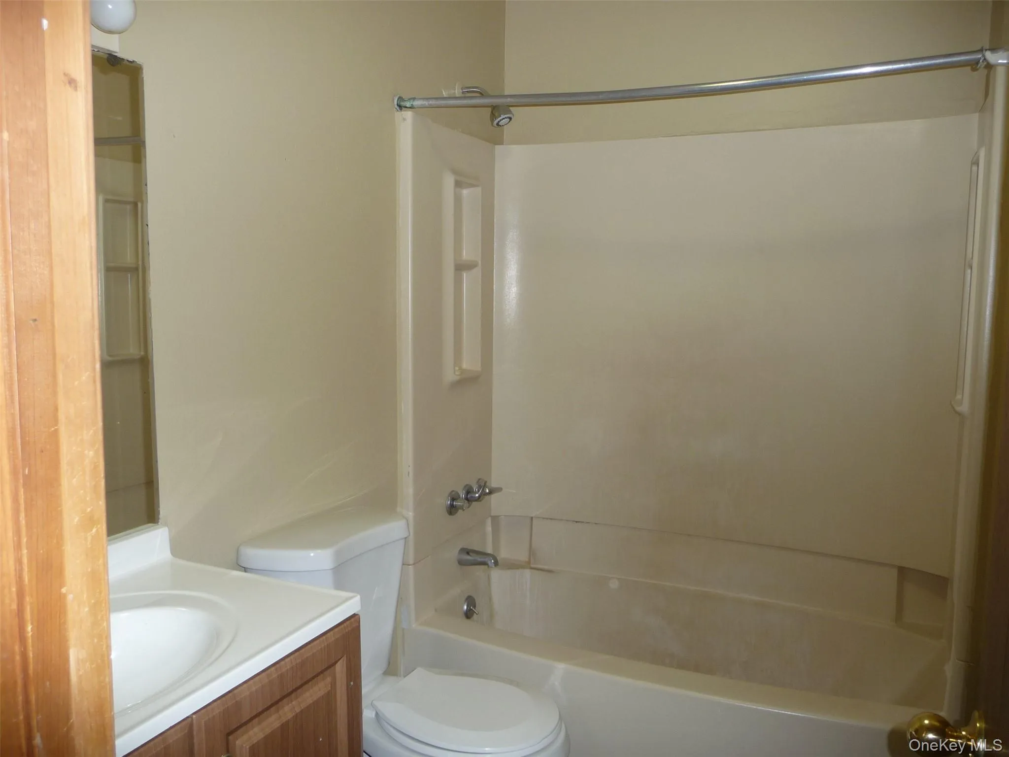 39 Cedar Court, Middletown, NY, 3 Bedrooms Bedrooms, 7 Rooms Rooms,1 BathroomBathrooms,Residential Lease,For Rent,Cedar,0,983871 39 Cedar Court, Middletown, NY, 3 Bedrooms Bedrooms, 7 Rooms Rooms,1 BathroomBathrooms,Residential Lease,For Rent,Cedar,0,983871