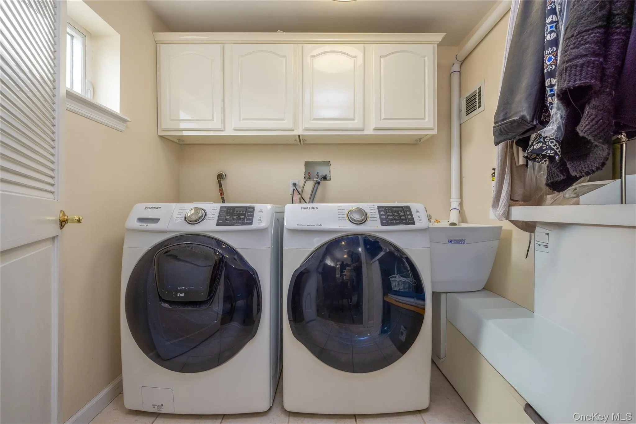 2 Emily Lane, Stony Point, NY, 5 Bedrooms Bedrooms, 12 Rooms Rooms,6 BathroomsBathrooms,Residential,For Rent,Emily,0,983893 2 Emily Lane, Stony Point, NY, 5 Bedrooms Bedrooms, 12 Rooms Rooms,6 BathroomsBathrooms,Residential,For Rent,Emily,0,983893