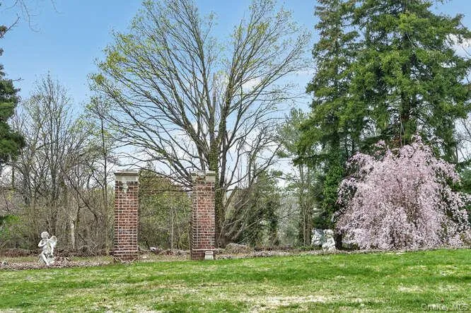 125 Horseshoe Road, Oyster Bay, NY, 6 Bedrooms Bedrooms, 13 Rooms Rooms,8 BathroomsBathrooms,Residential Lease,For Rent,Horseshoe,0,983915 125 Horseshoe Road, Oyster Bay, NY, 6 Bedrooms Bedrooms, 13 Rooms Rooms,8 BathroomsBathrooms,Residential Lease,For Rent,Horseshoe,0,983915