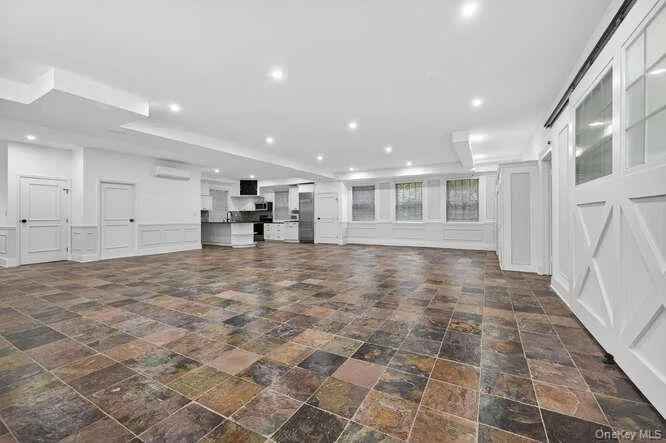 Full kitchen in bonus entertainment space ont he first floor Full kitchen in bonus entertainment space ont he first floor
