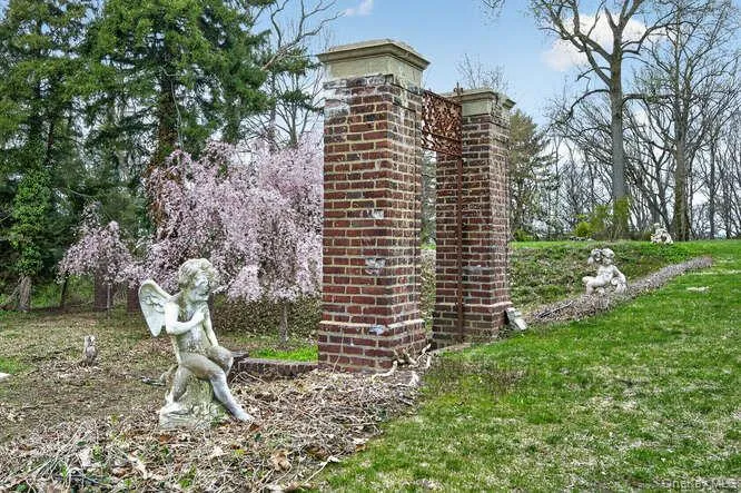 125 Horseshoe Road, Oyster Bay, NY, 6 Bedrooms Bedrooms, 13 Rooms Rooms,8 BathroomsBathrooms,Residential Lease,For Rent,Horseshoe,0,983915 125 Horseshoe Road, Oyster Bay, NY, 6 Bedrooms Bedrooms, 13 Rooms Rooms,8 BathroomsBathrooms,Residential Lease,For Rent,Horseshoe,0,983915